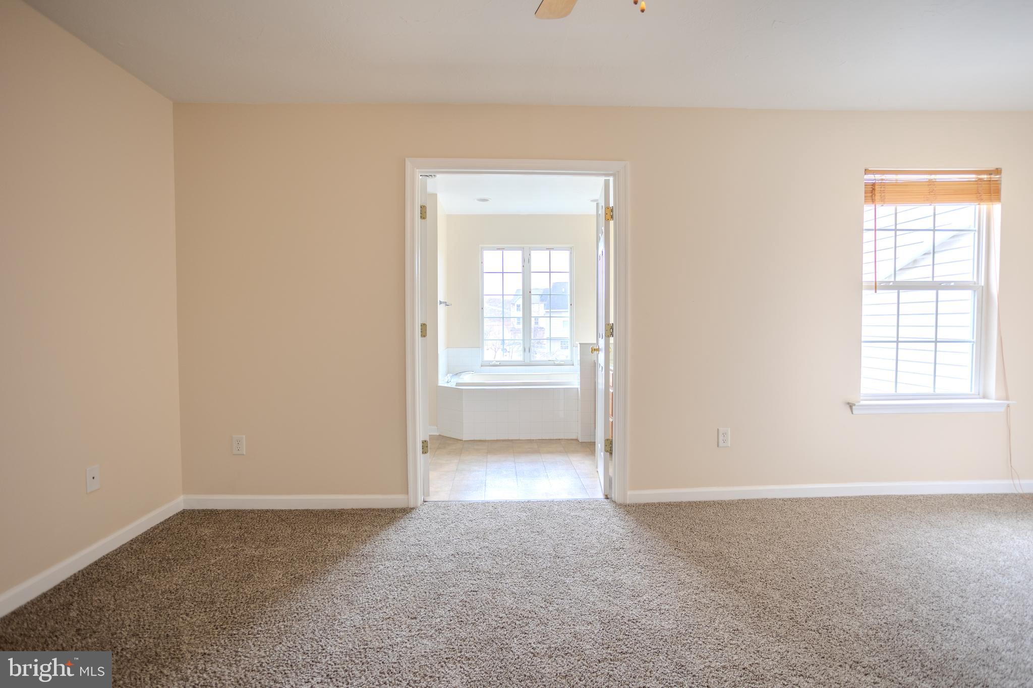 COLONIAL HILLS - Residential