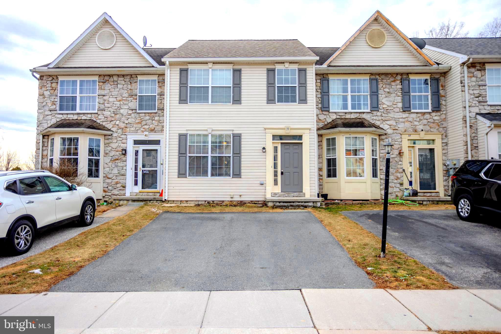 COLONIAL HILLS - Residential