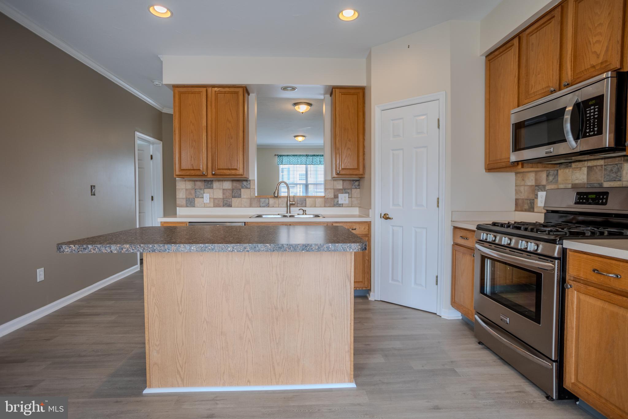 COLONIAL HILLS - Residential