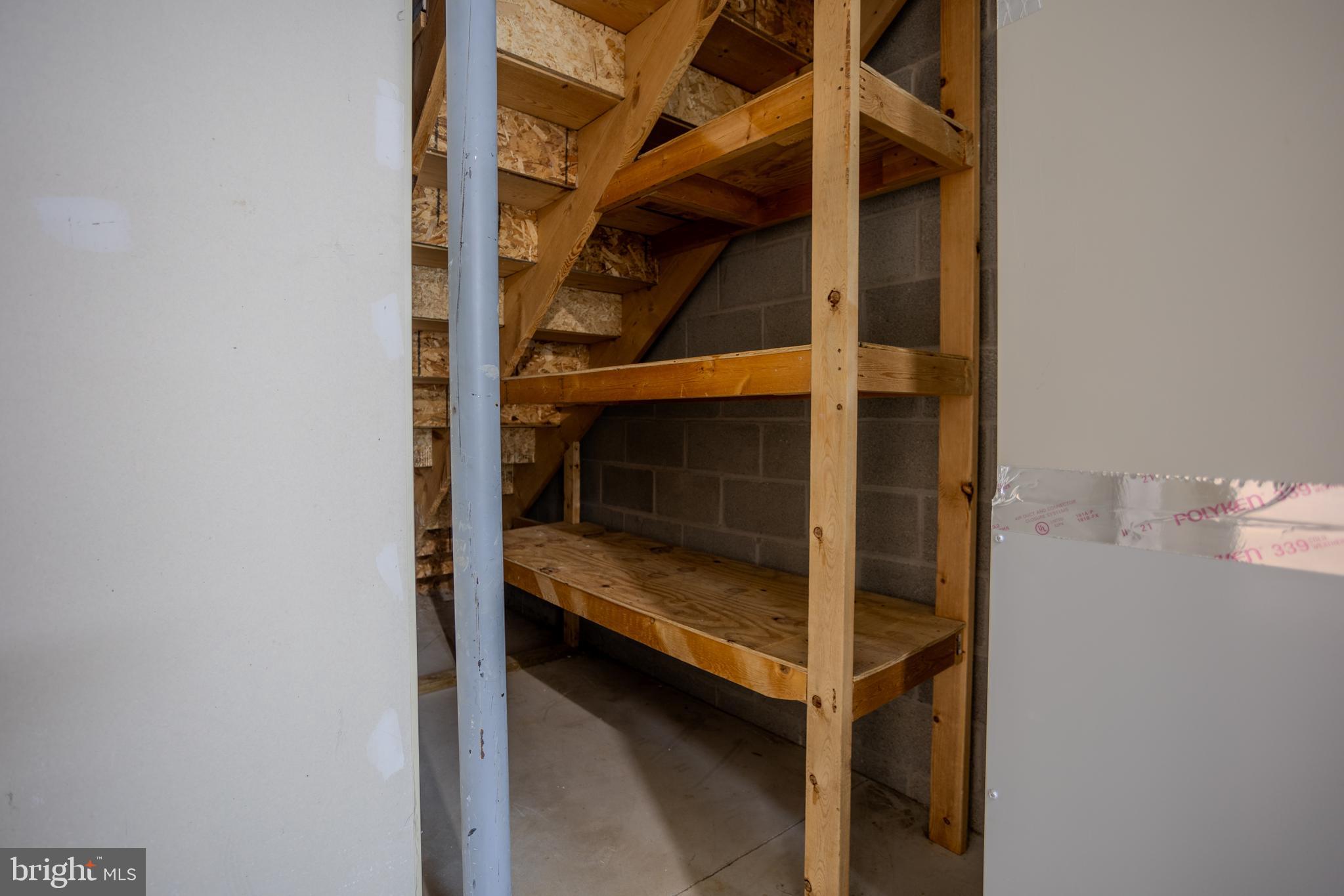 COLONIAL HILLS - Residential