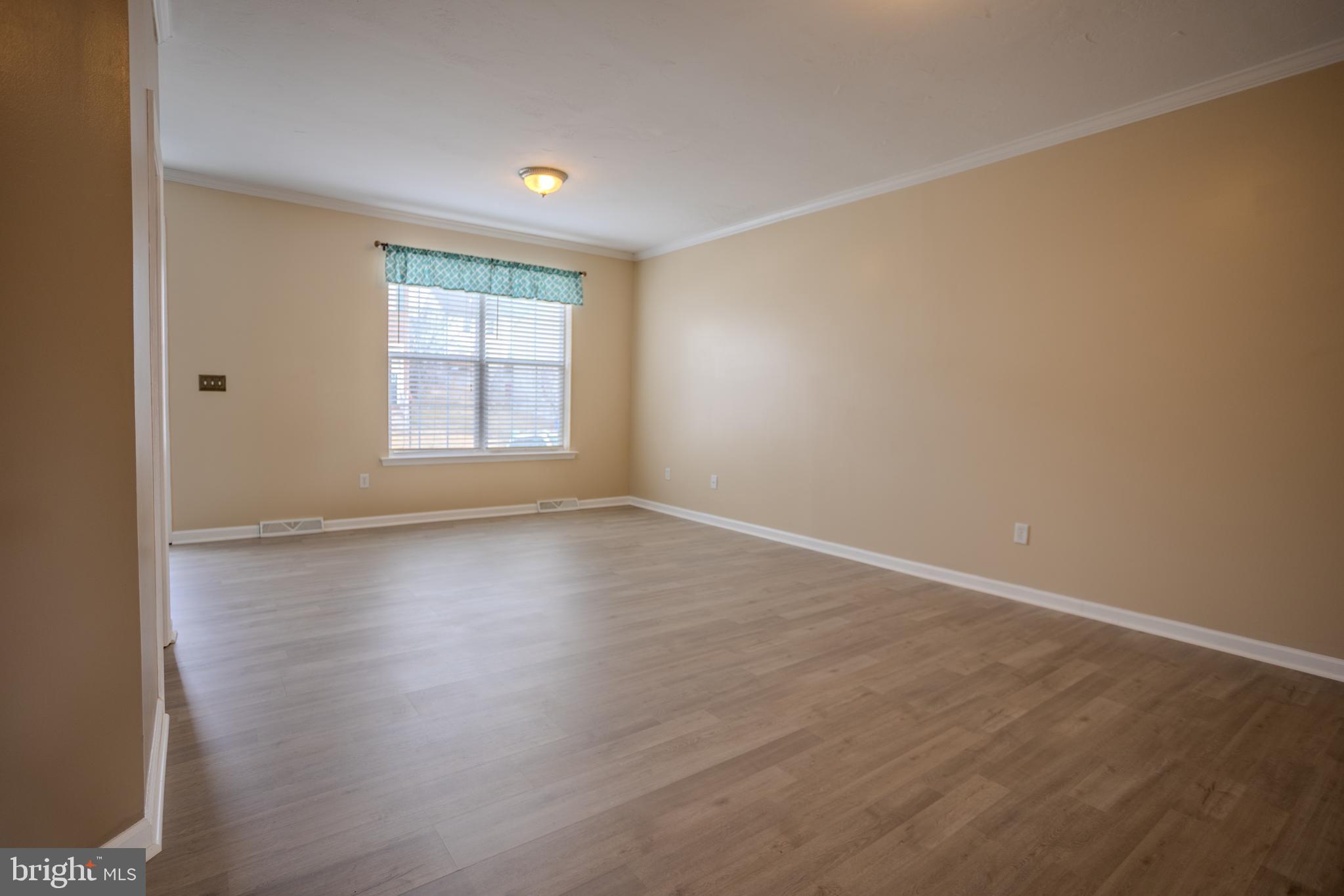 COLONIAL HILLS - Residential