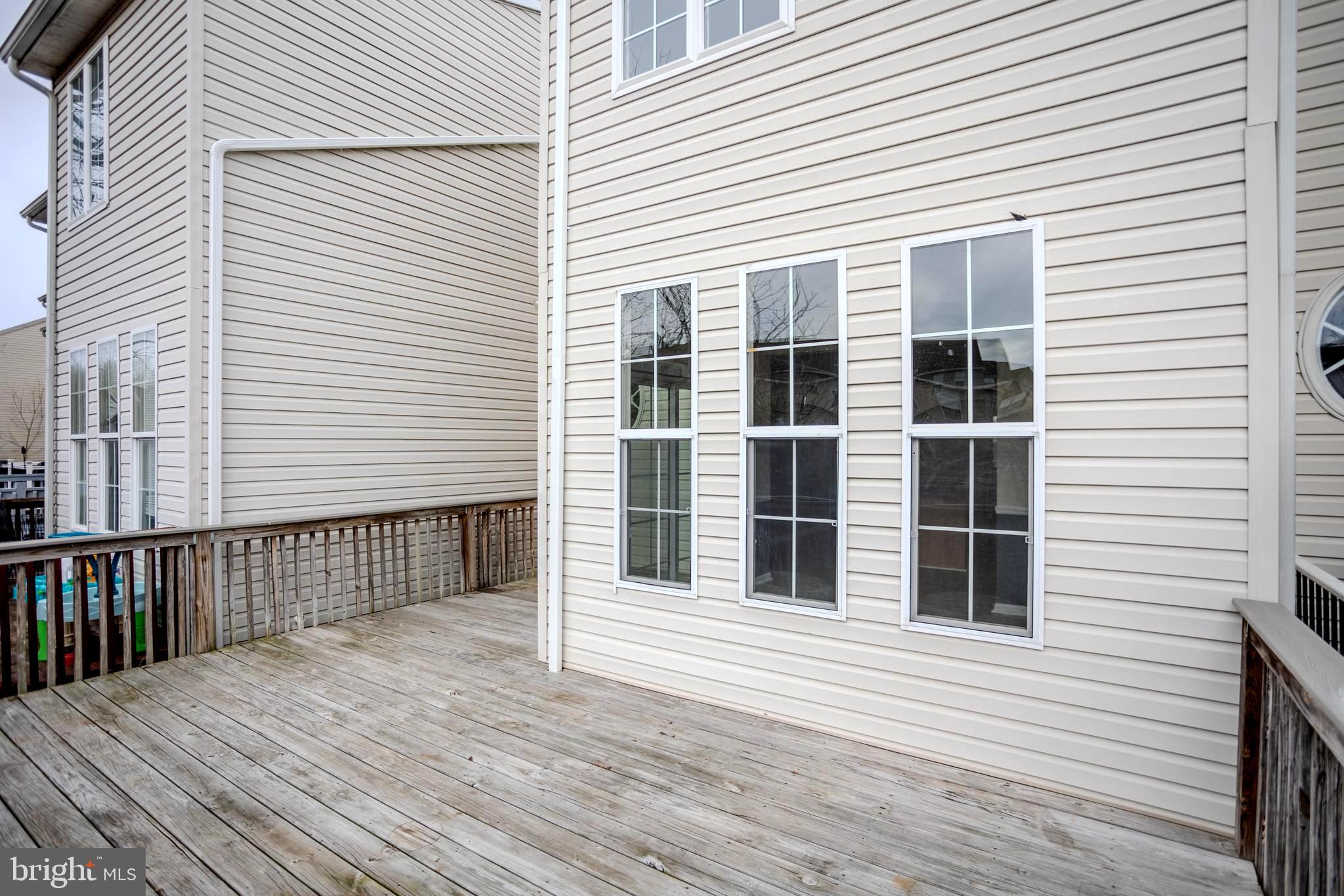 COLONIAL HILLS - Residential