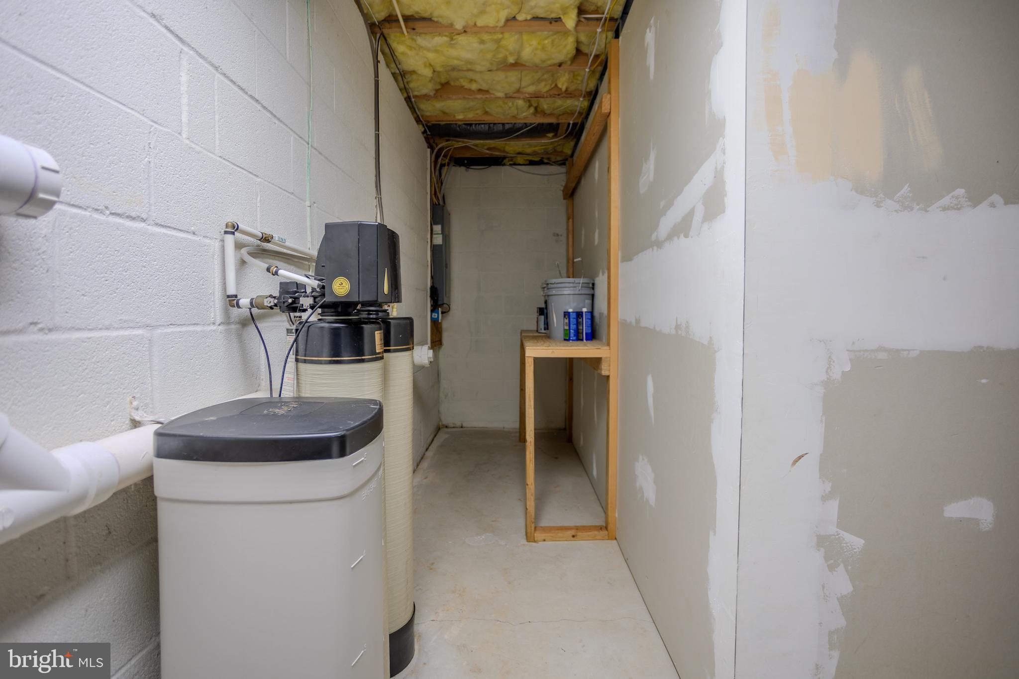 COLONIAL HILLS - Residential