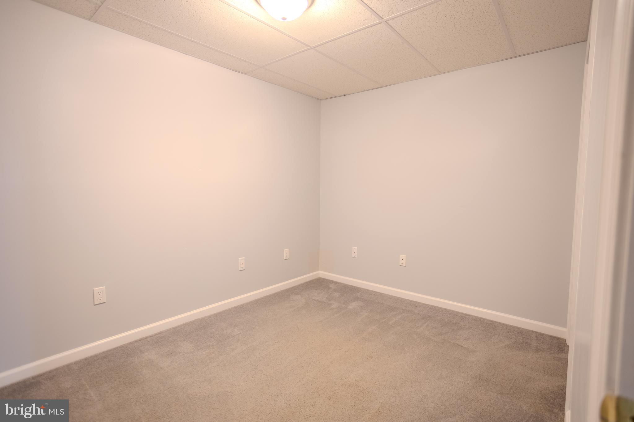 COLONIAL HILLS - Residential