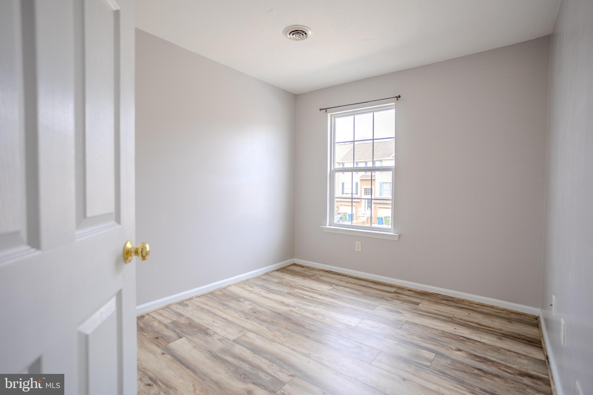 COLONIAL HILLS - Residential