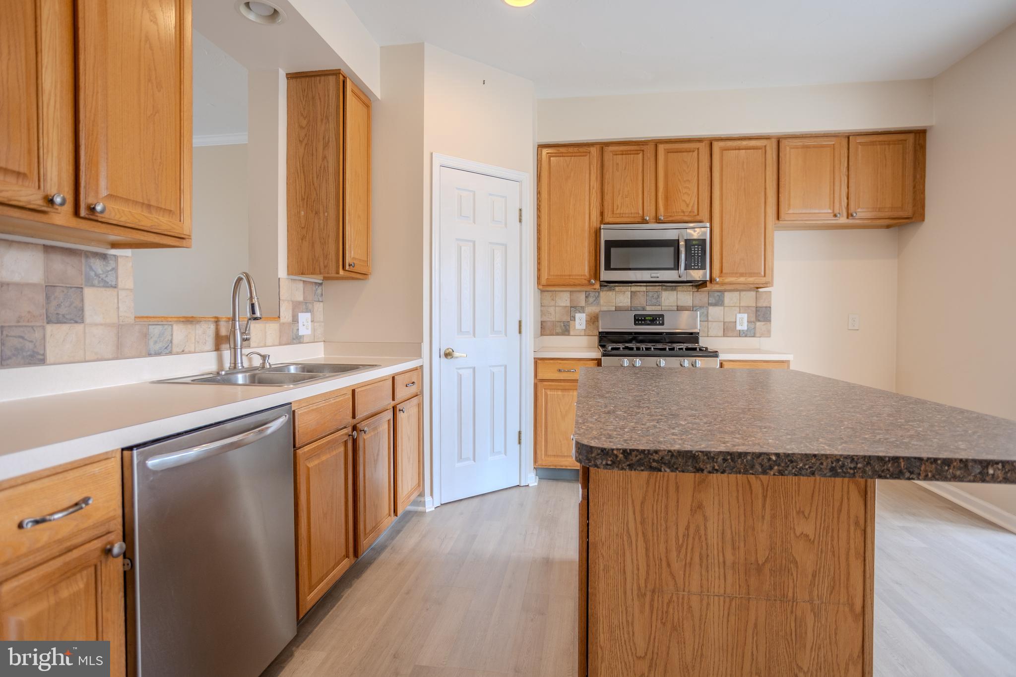 COLONIAL HILLS - Residential