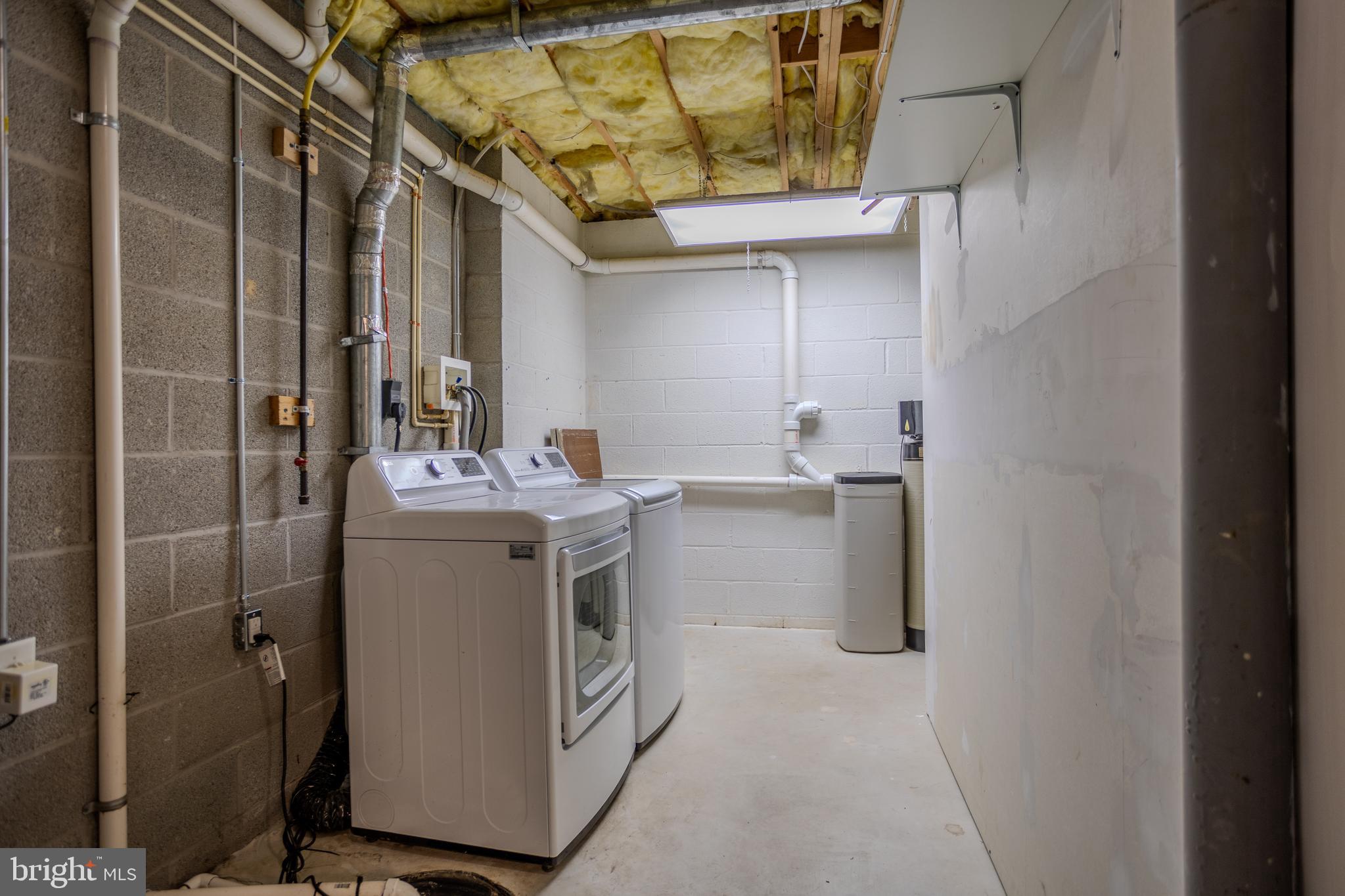 COLONIAL HILLS - Residential