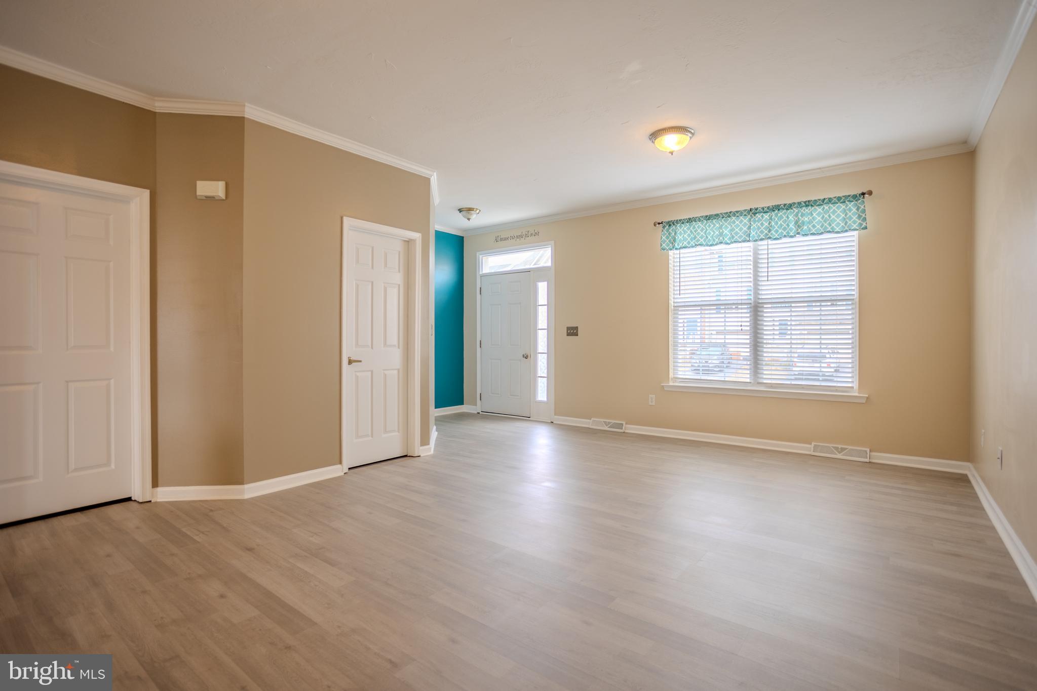 COLONIAL HILLS - Residential