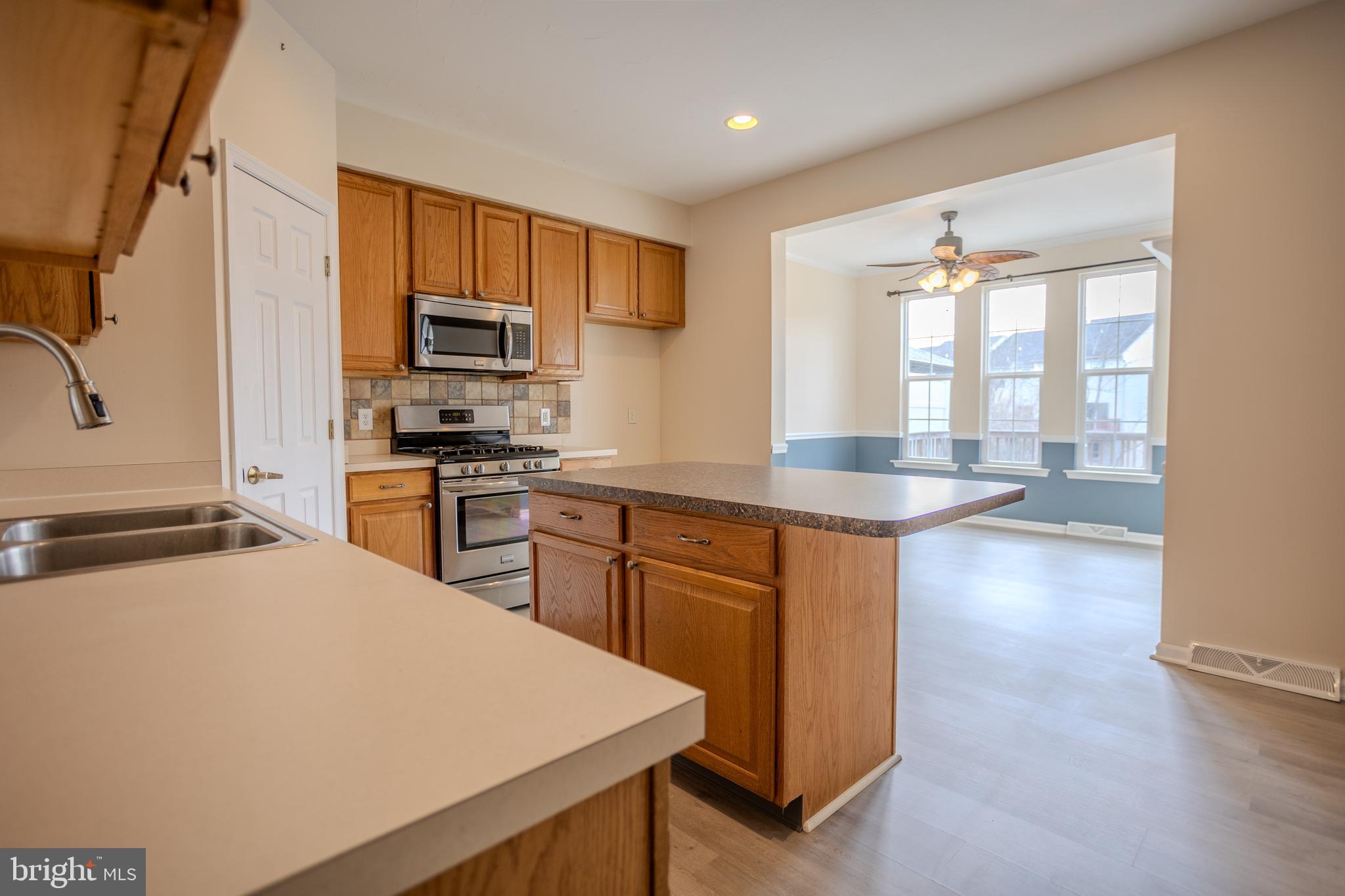 COLONIAL HILLS - Residential