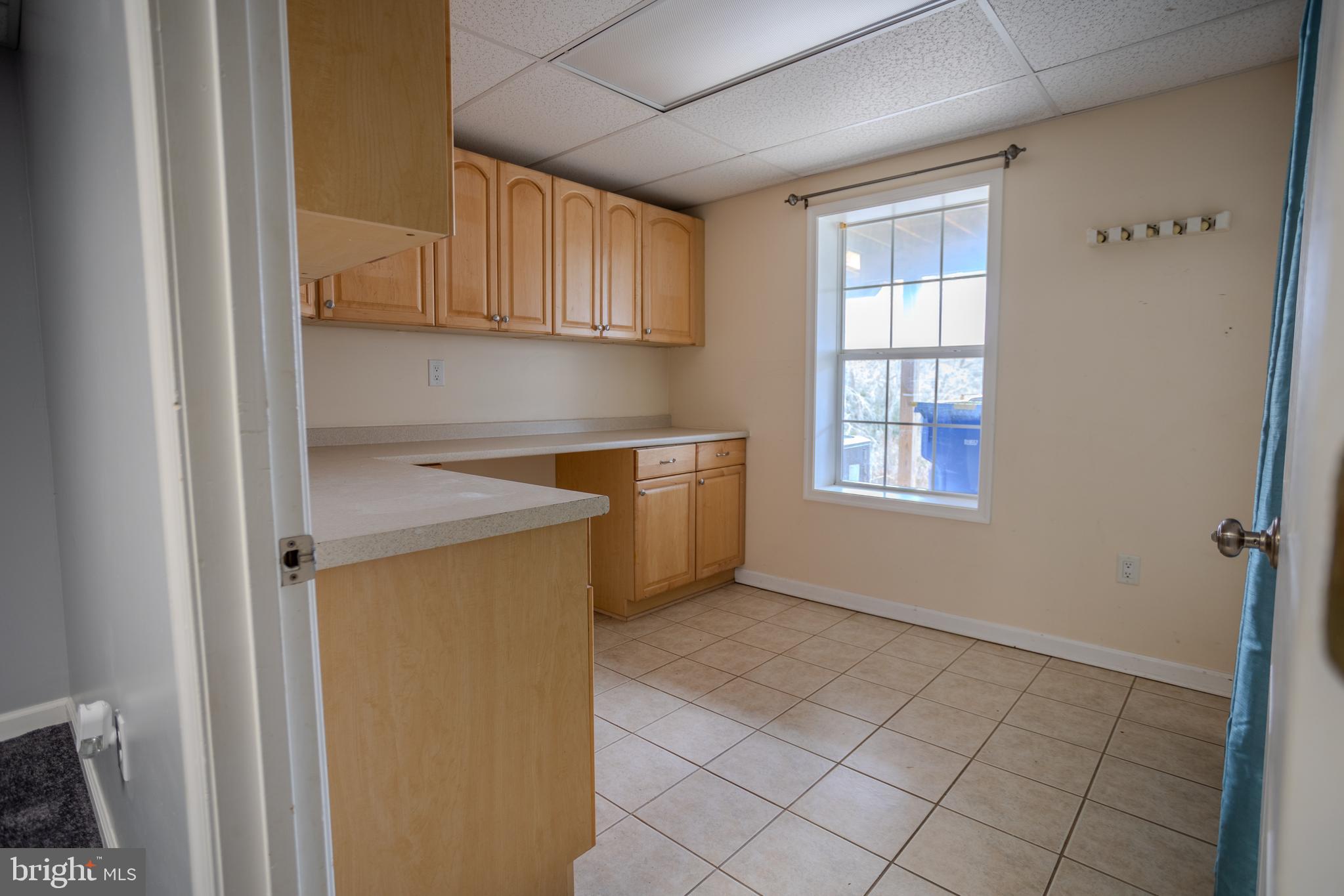 COLONIAL HILLS - Residential