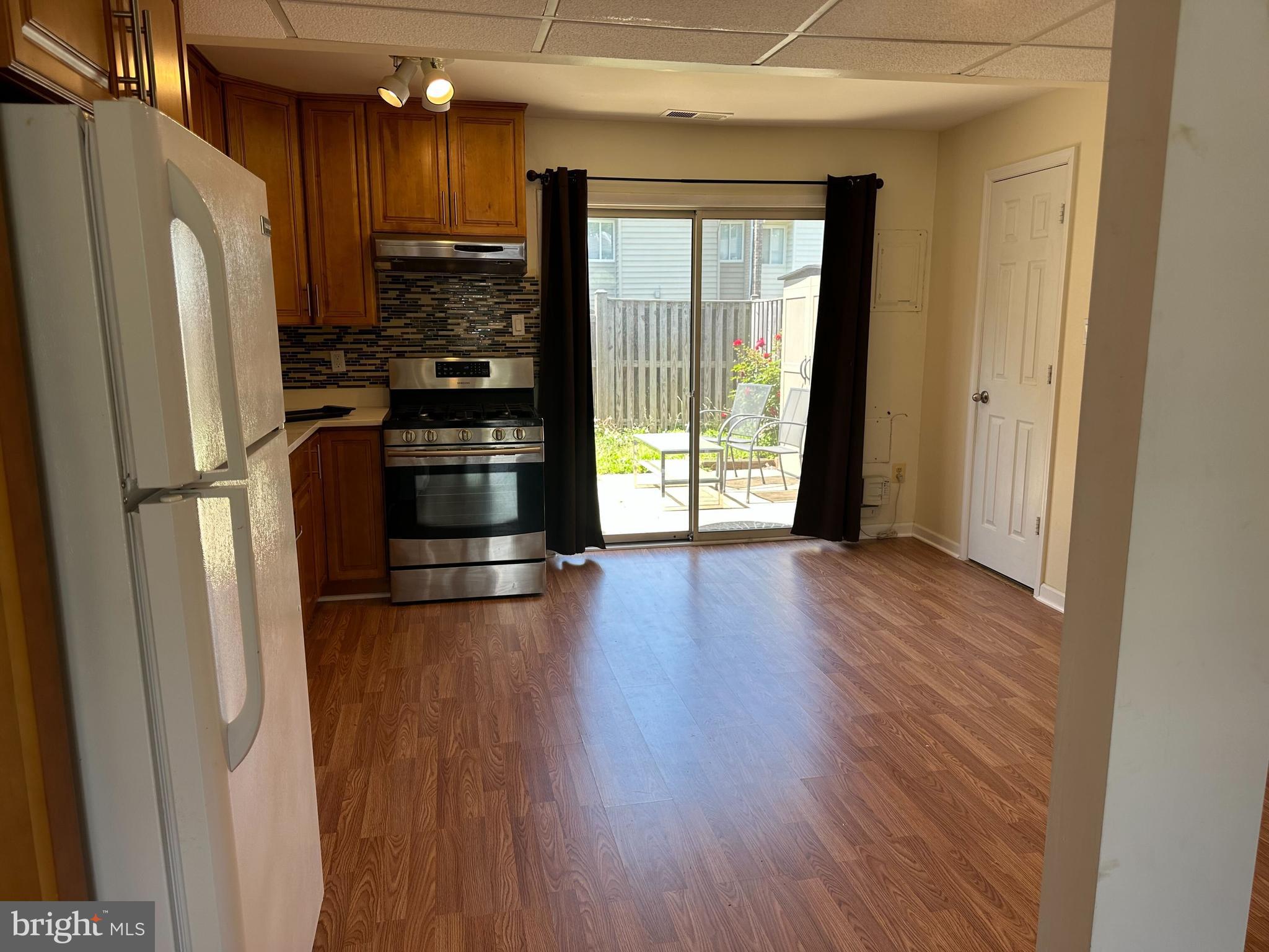 REFLECTION LAKE - Residential Lease