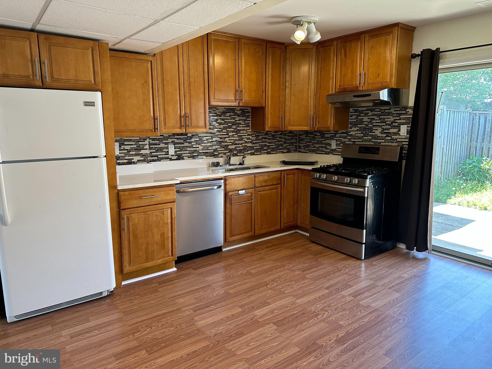 REFLECTION LAKE - Residential Lease