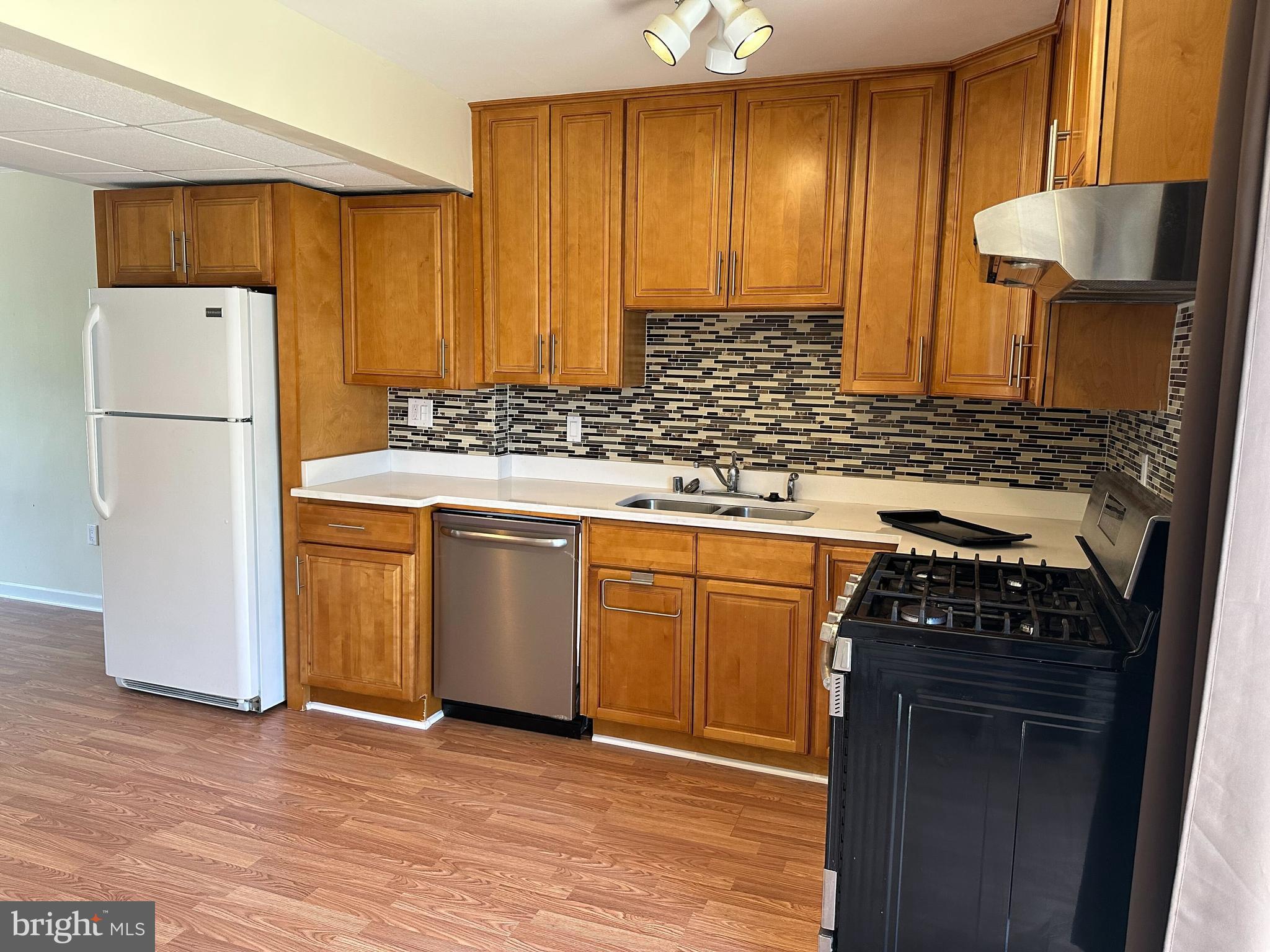 REFLECTION LAKE - Residential Lease