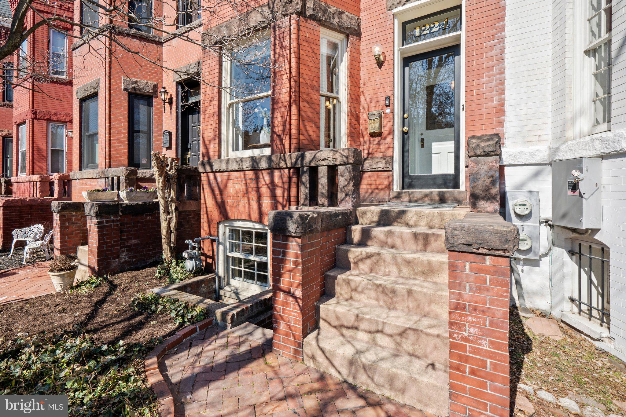 1224 INDEPENDENCE AVENUE SE