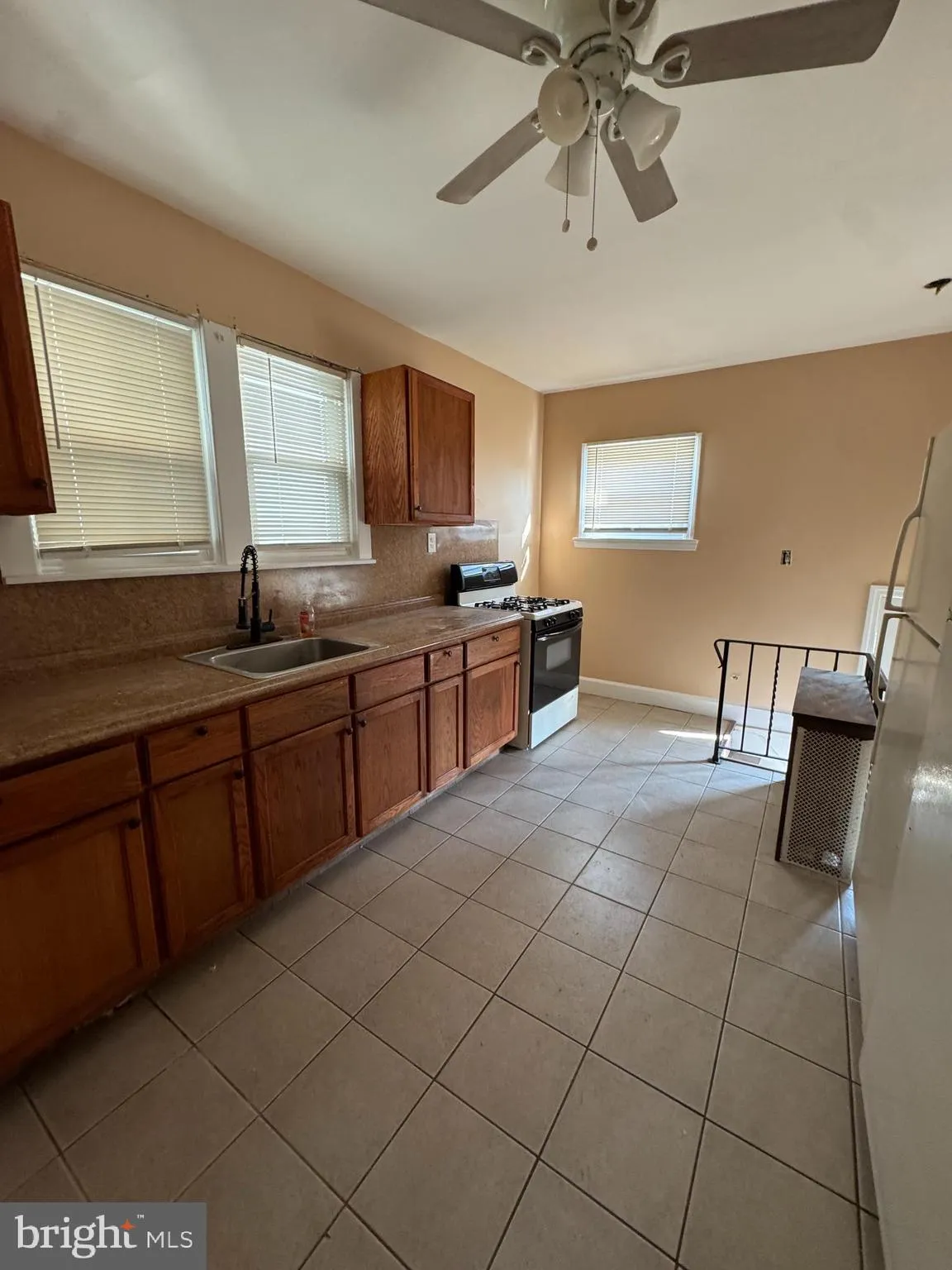 Collingswood, New Jersey 08108, United States, 3 Bedrooms Bedrooms, ,1 BathroomBathrooms,Residential,Active,252966