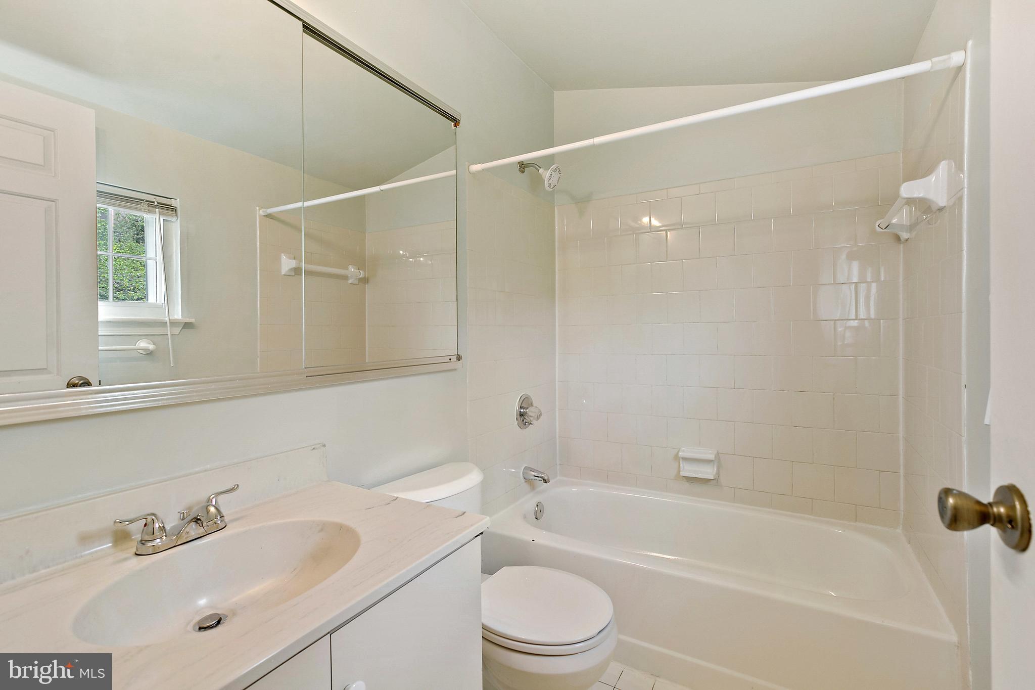 BUTCHERS HILL - Residential Lease