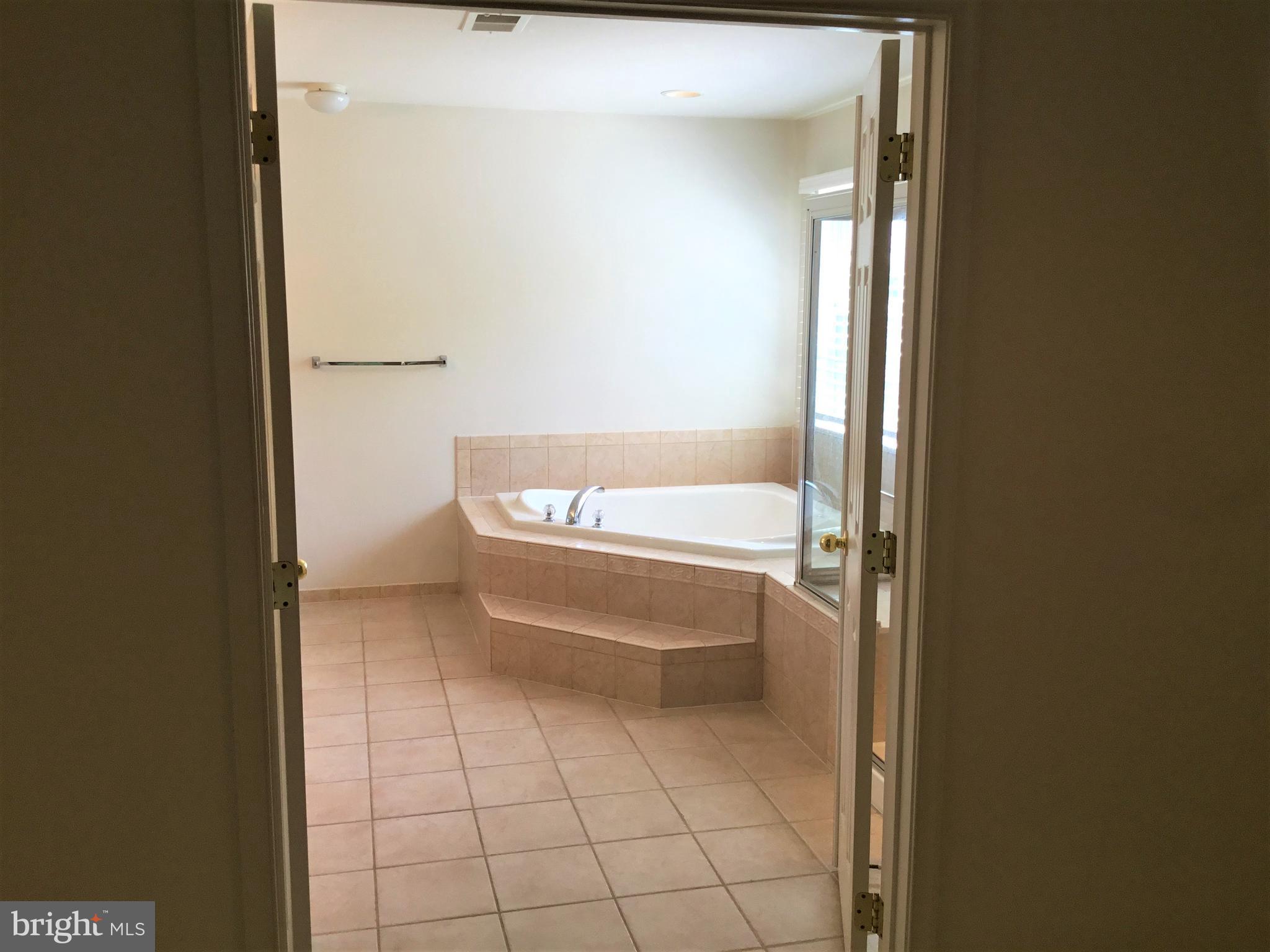 GLENSHIRE ESTATES - Residential Lease