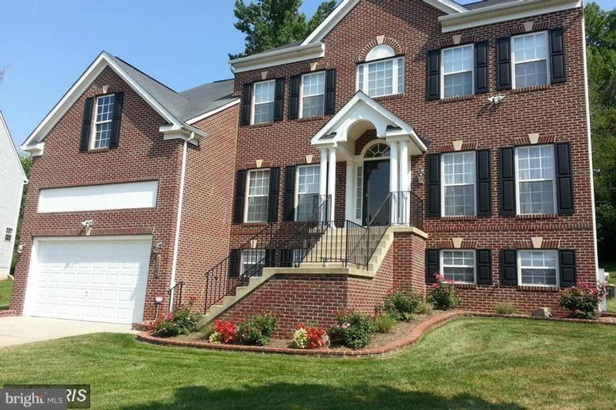 Nearly 5000sqft, this home delivers on every level, home theatre, wet bar, fireplace, hardwood floors, 2-car garage, fully finished basement, large backyard and expansive master bedroom with en suite and soaking tub.  Perfect for families as the house sits in a quite cul de sac.  What more can you ask for?