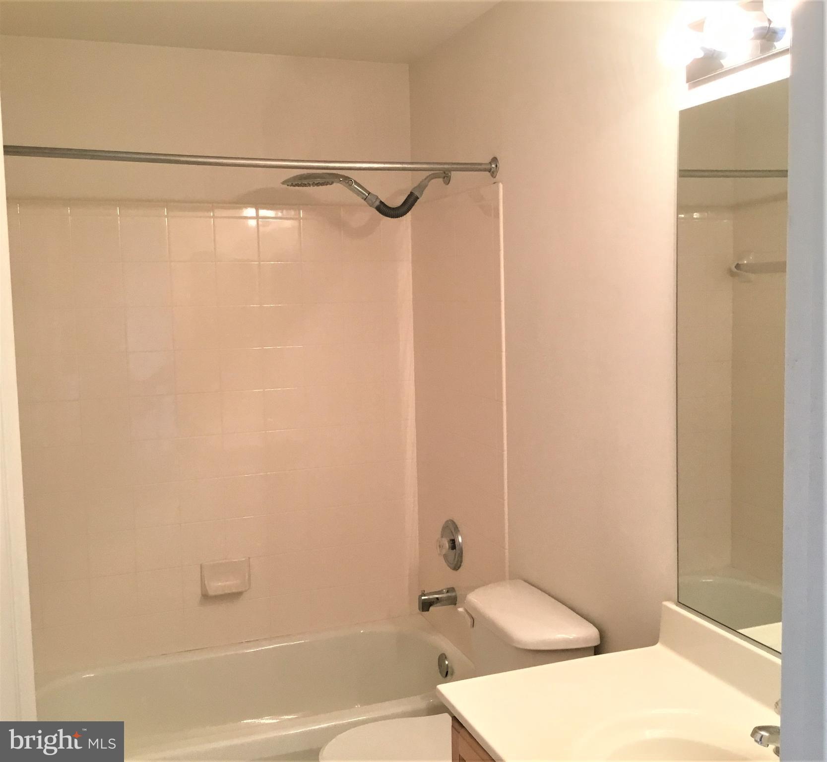 GLENSHIRE ESTATES - Residential Lease