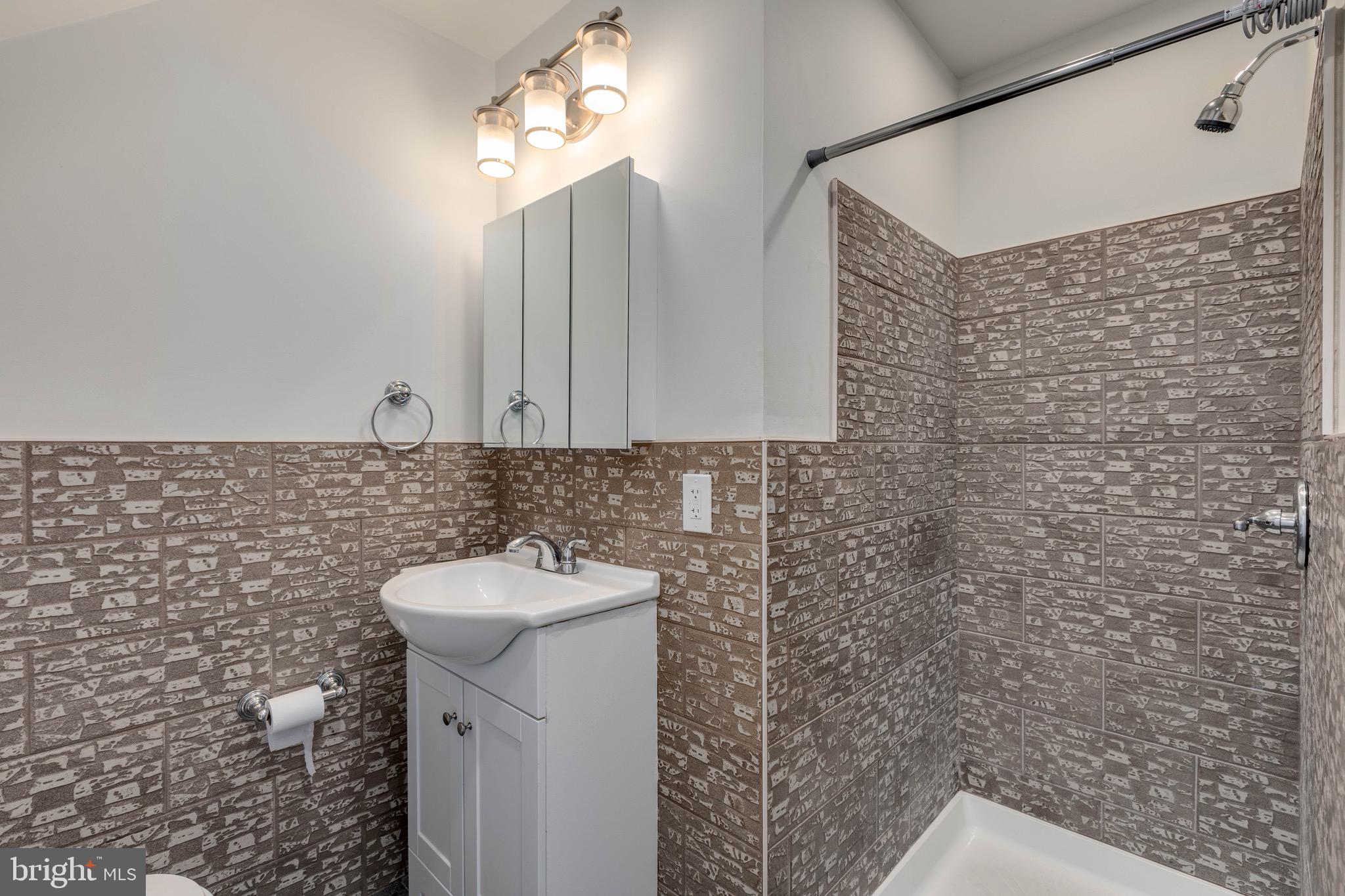 DREXEL PLAZA - Residential Lease