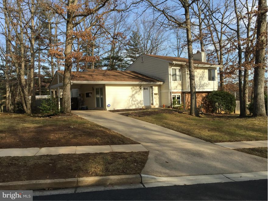 Three bedrooms, 1 den, table space kitchen, three finished levels, 2.5 baths,carport, separate living and dining room.  Very close to public schools and major arteries with proximity to NIST & Shady Grove Medical Complex.  This home is a SHORT SALE and all communicaton for showings will need to be made thru the Listing agernt.