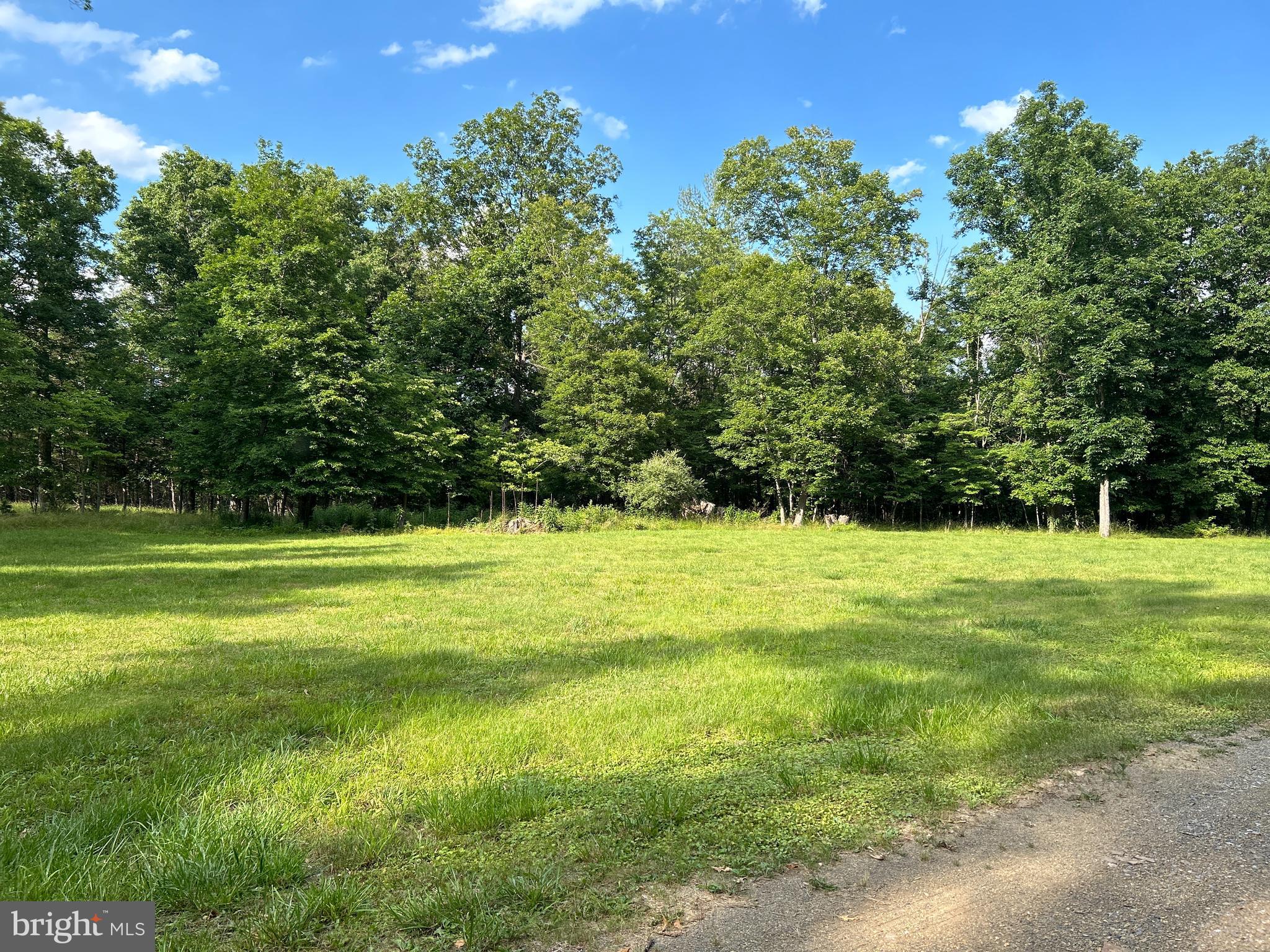 MISTY MEADOWS - Land