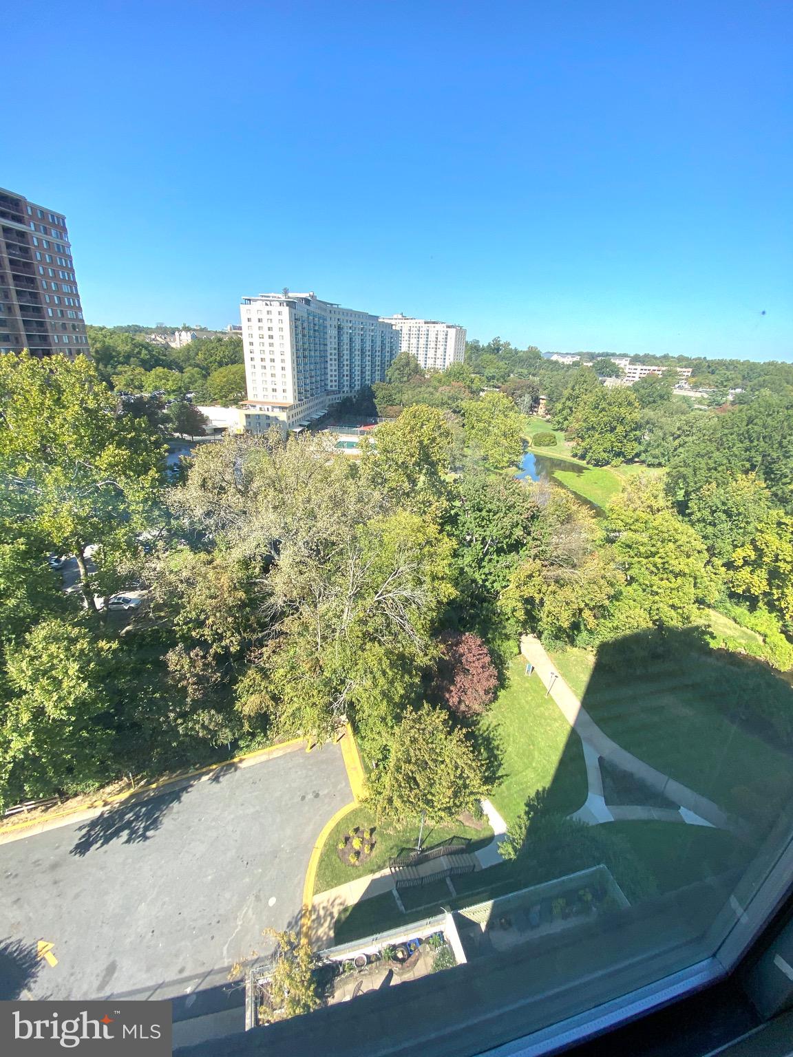 AVALON GROSVENOR TOWER - Residential Lease