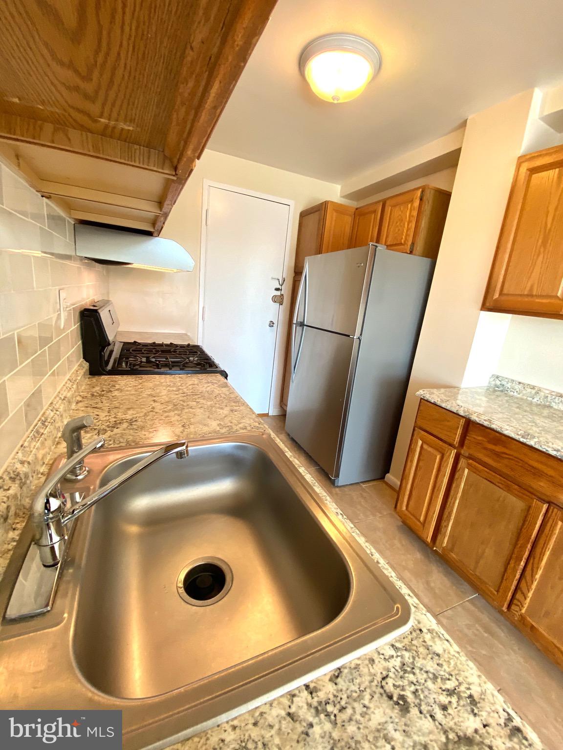 AVALON GROSVENOR TOWER - Residential Lease