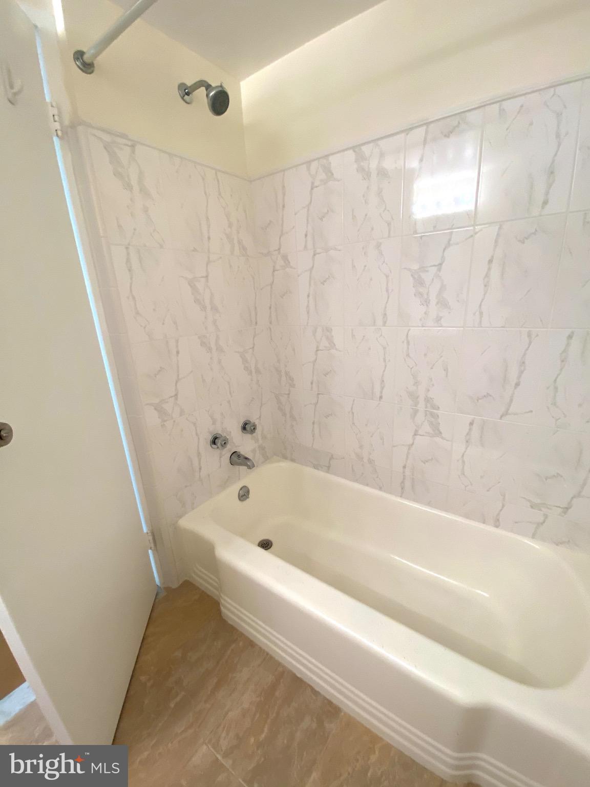 AVALON GROSVENOR TOWER - Residential Lease
