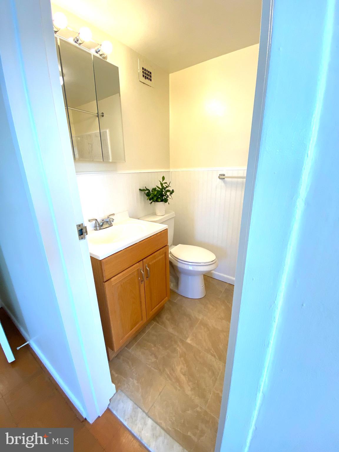 AVALON GROSVENOR TOWER - Residential Lease
