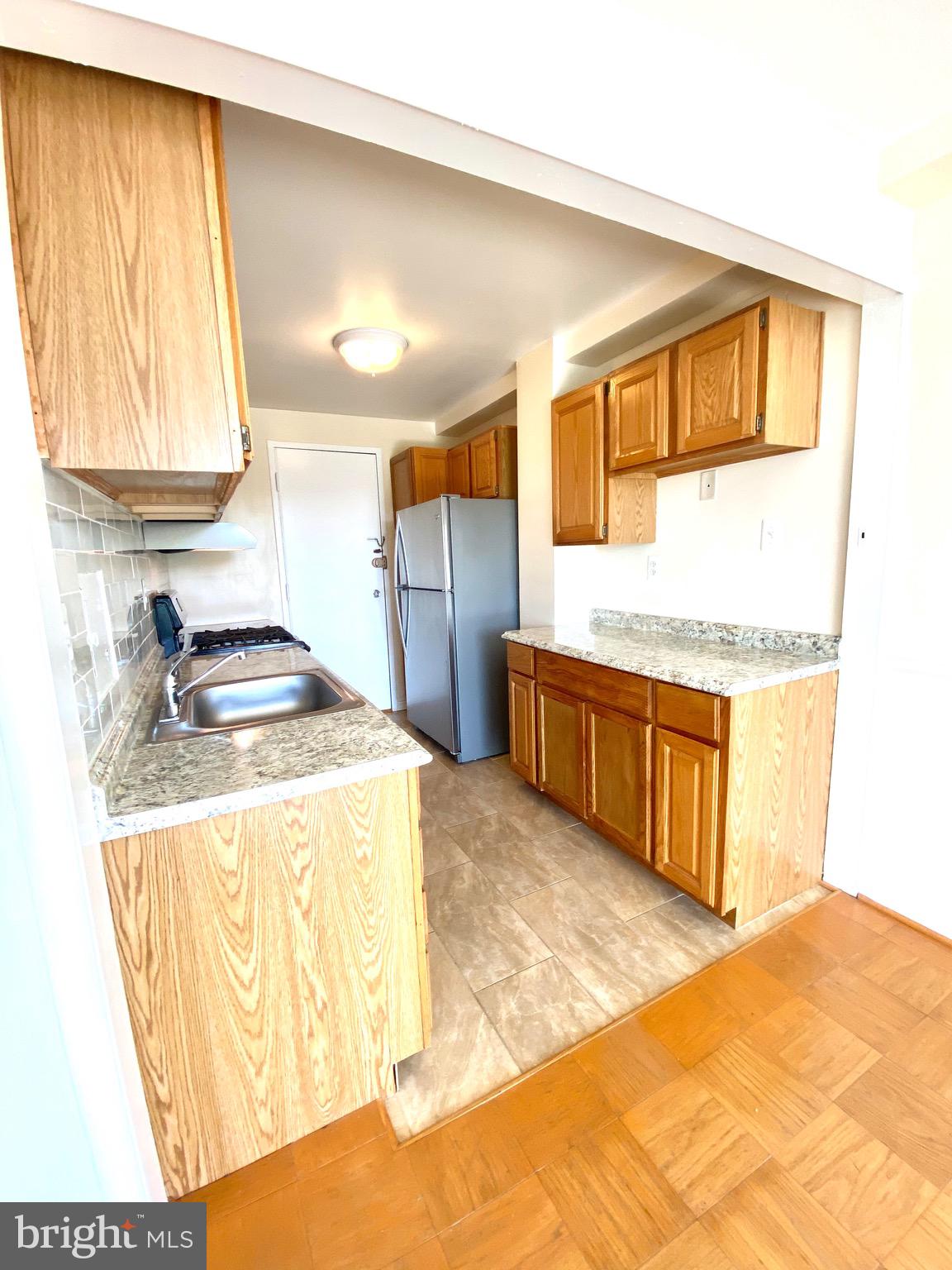 AVALON GROSVENOR TOWER - Residential Lease