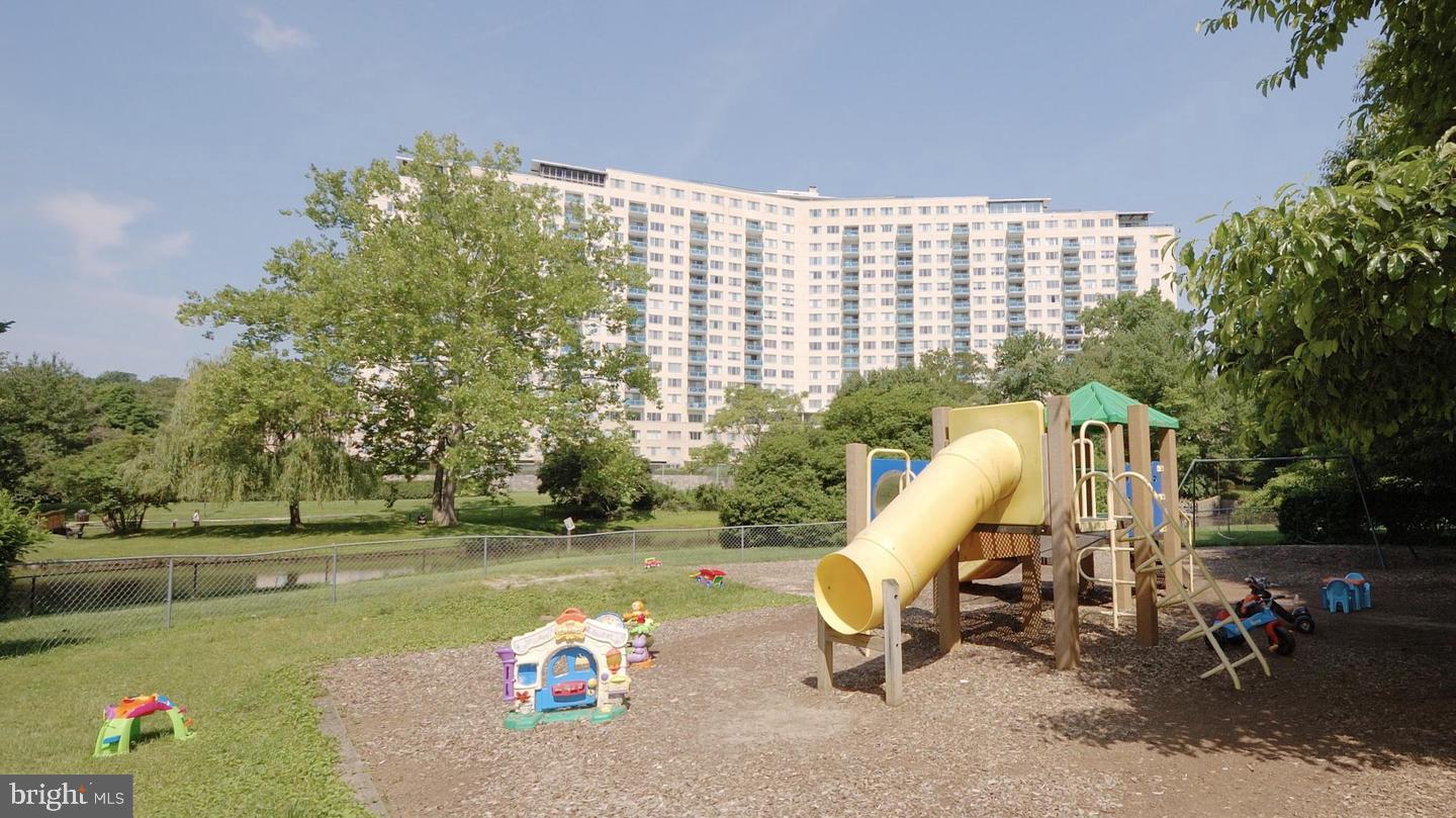 AVALON GROSVENOR TOWER - Residential Lease