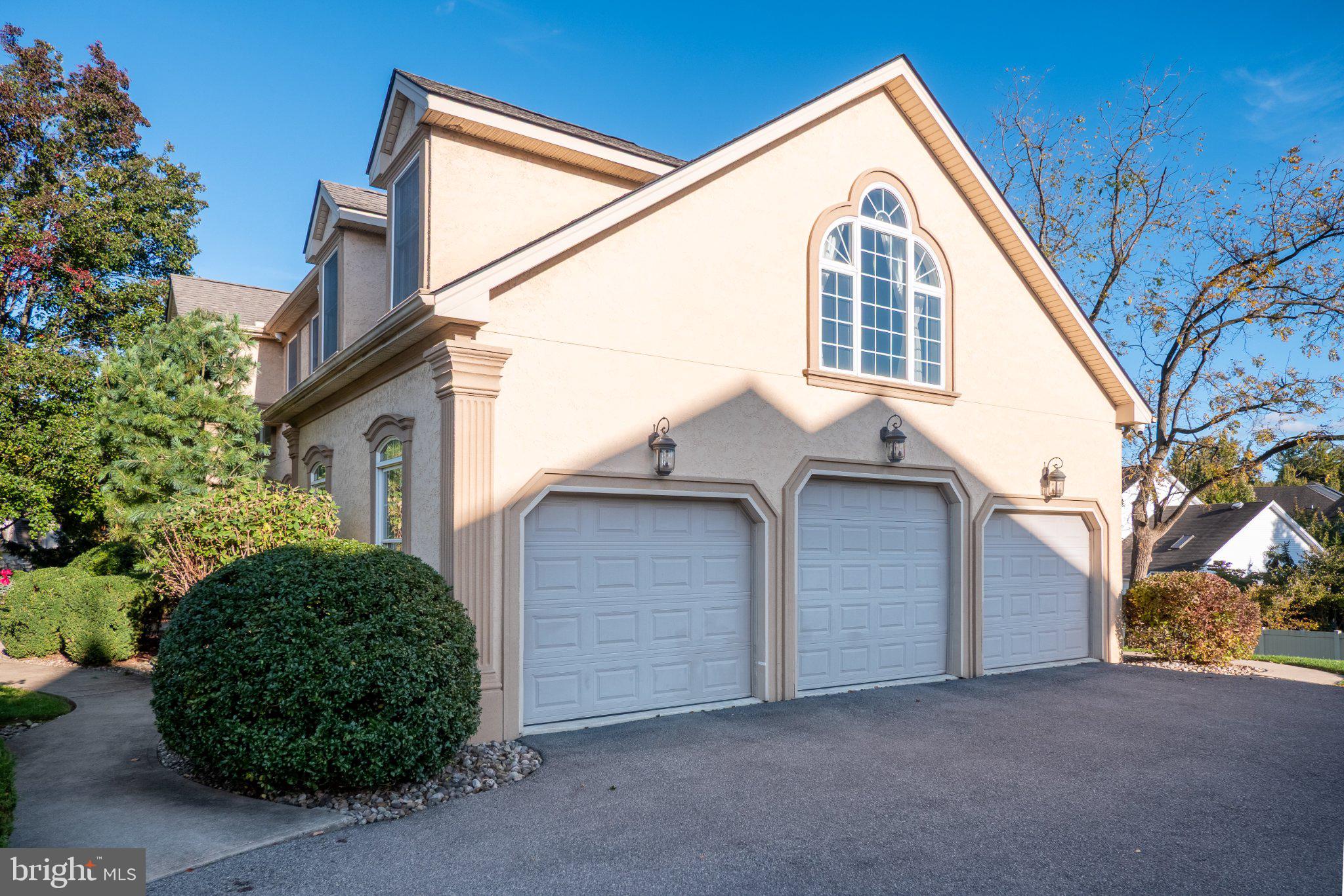 88 CREST BOULEVARD