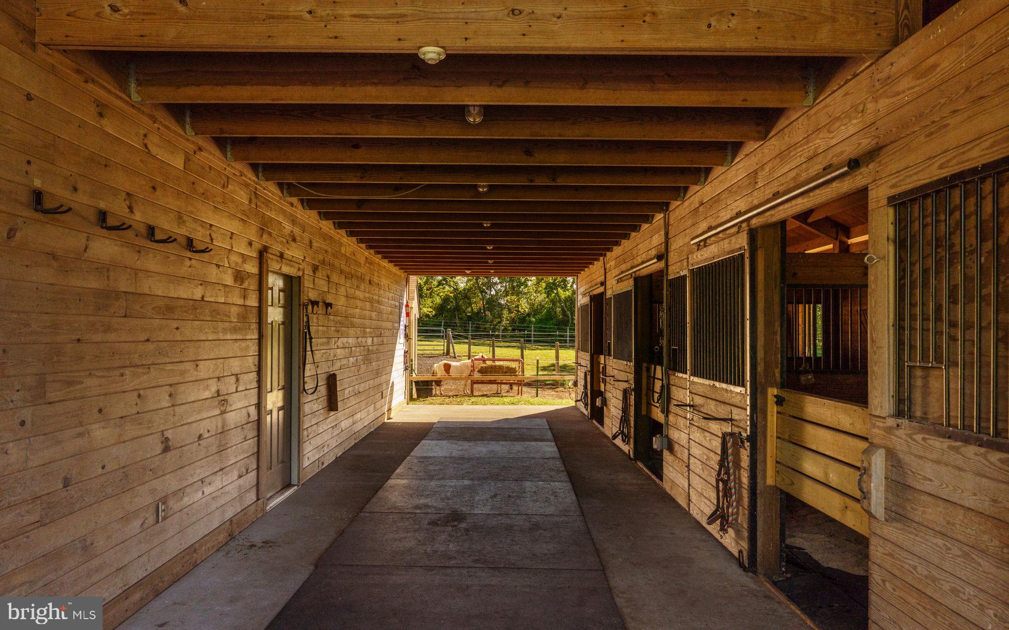 HILLTOWN - Residential