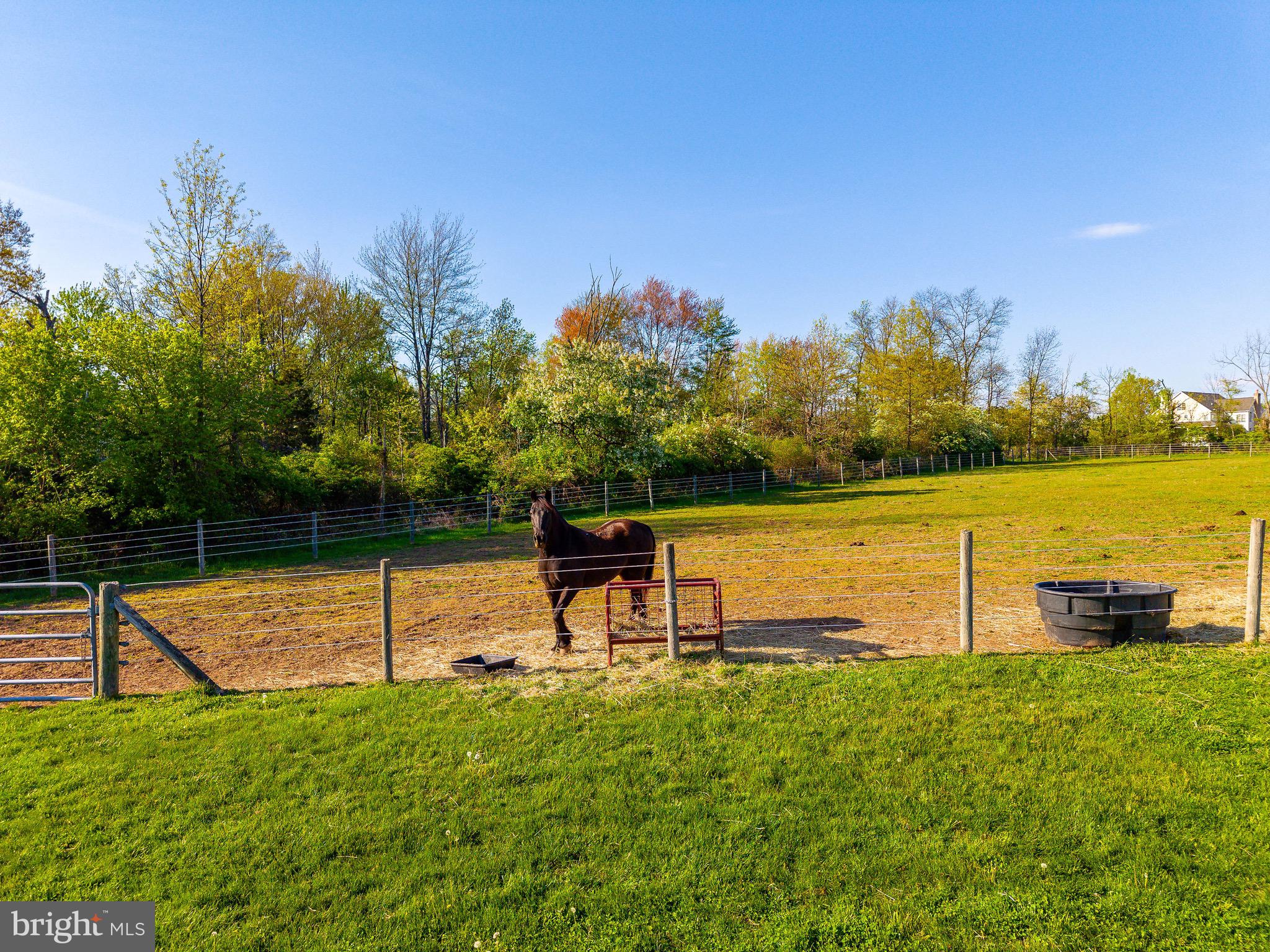 HILLTOWN - Residential