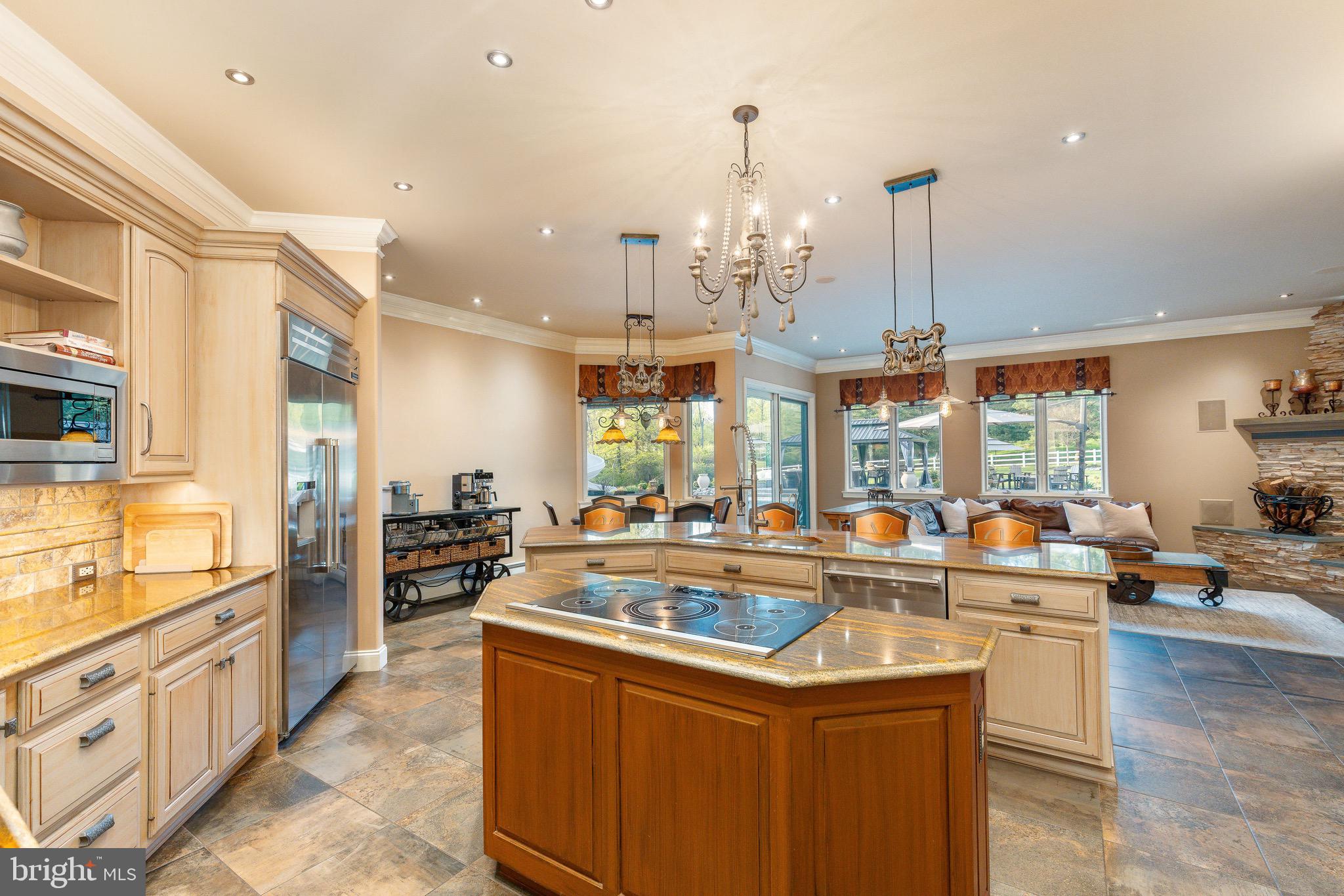 HILLTOWN - Residential