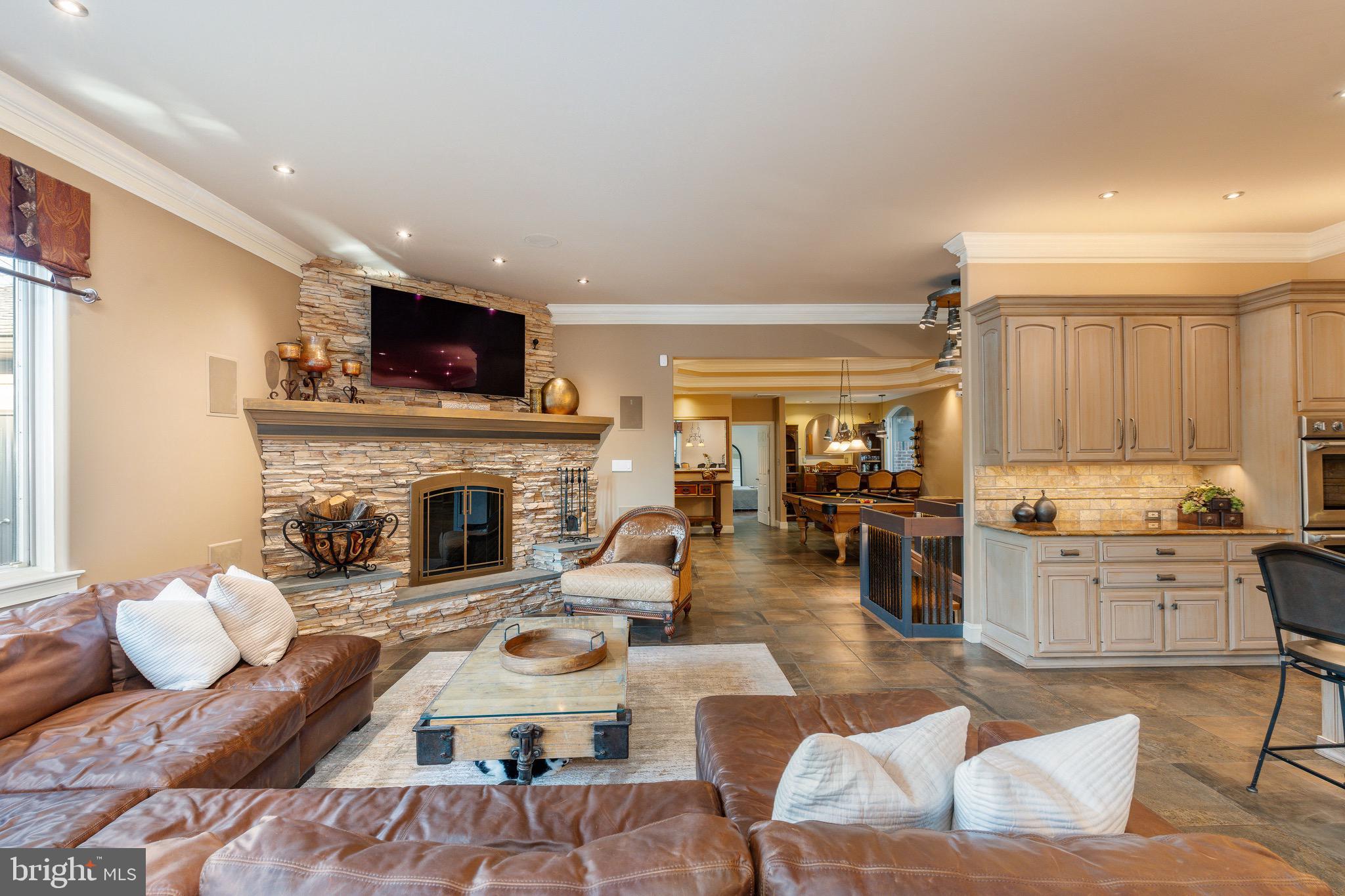HILLTOWN - Residential