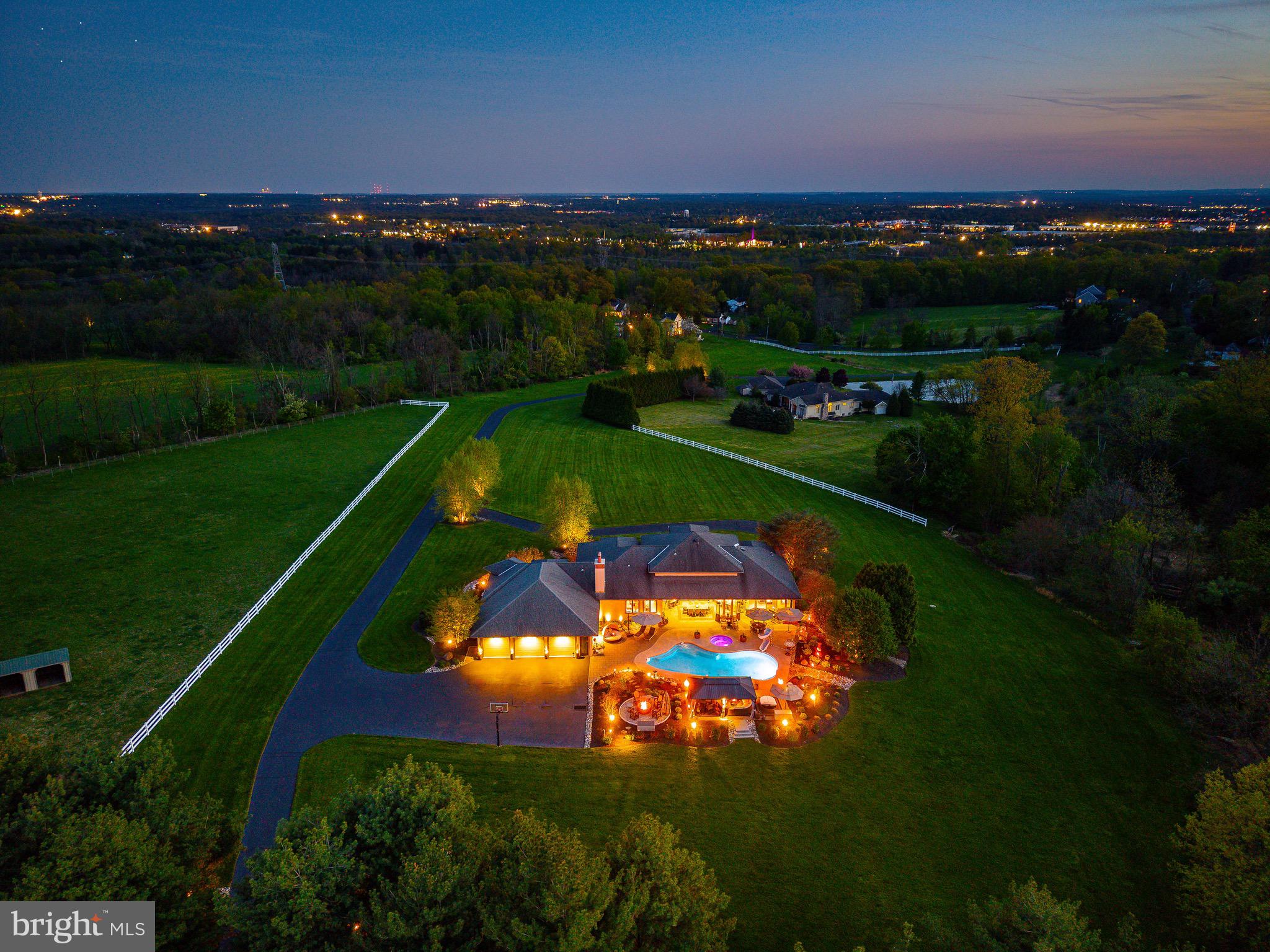 HILLTOWN - Residential