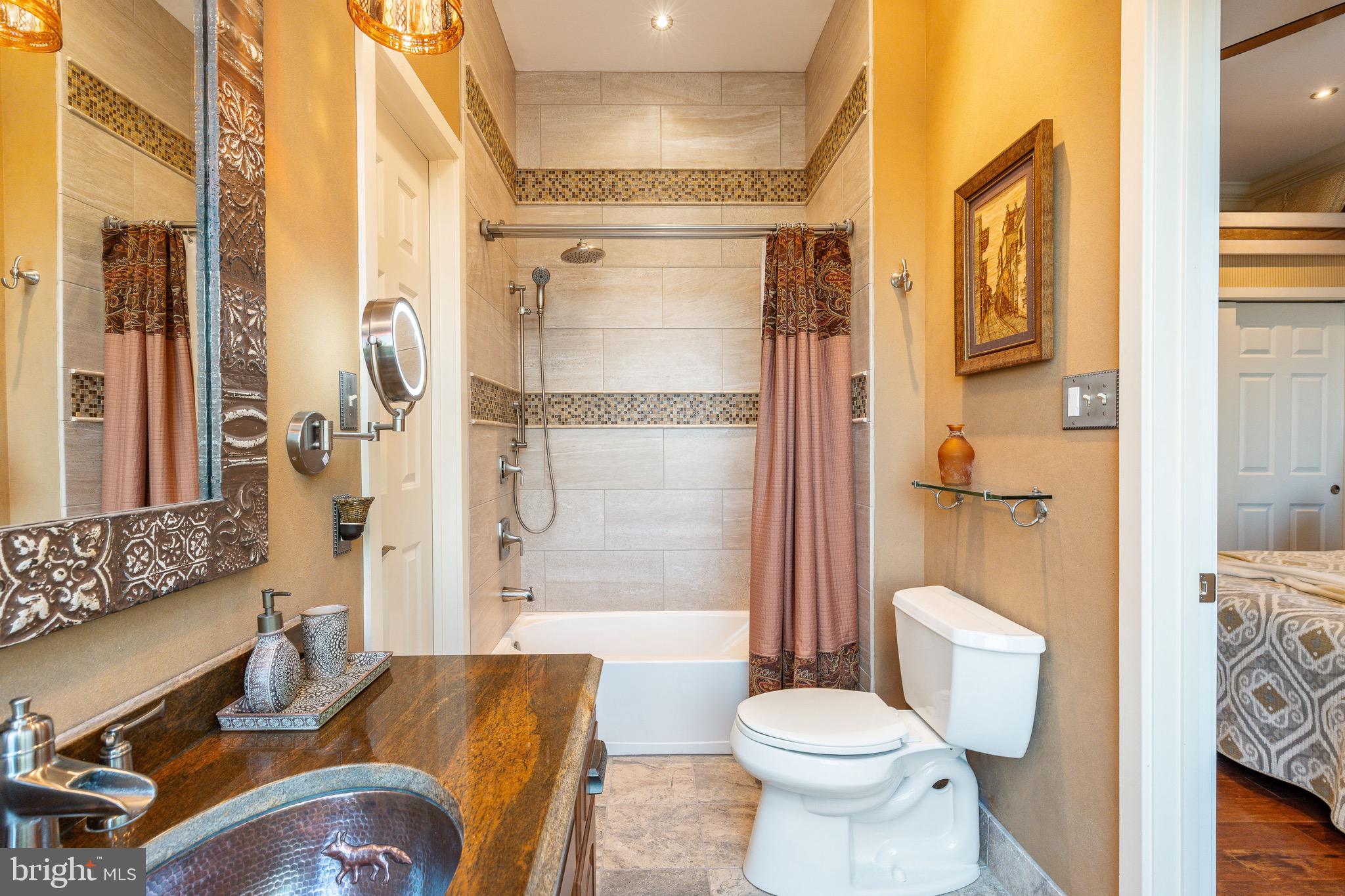 HILLTOWN - Residential