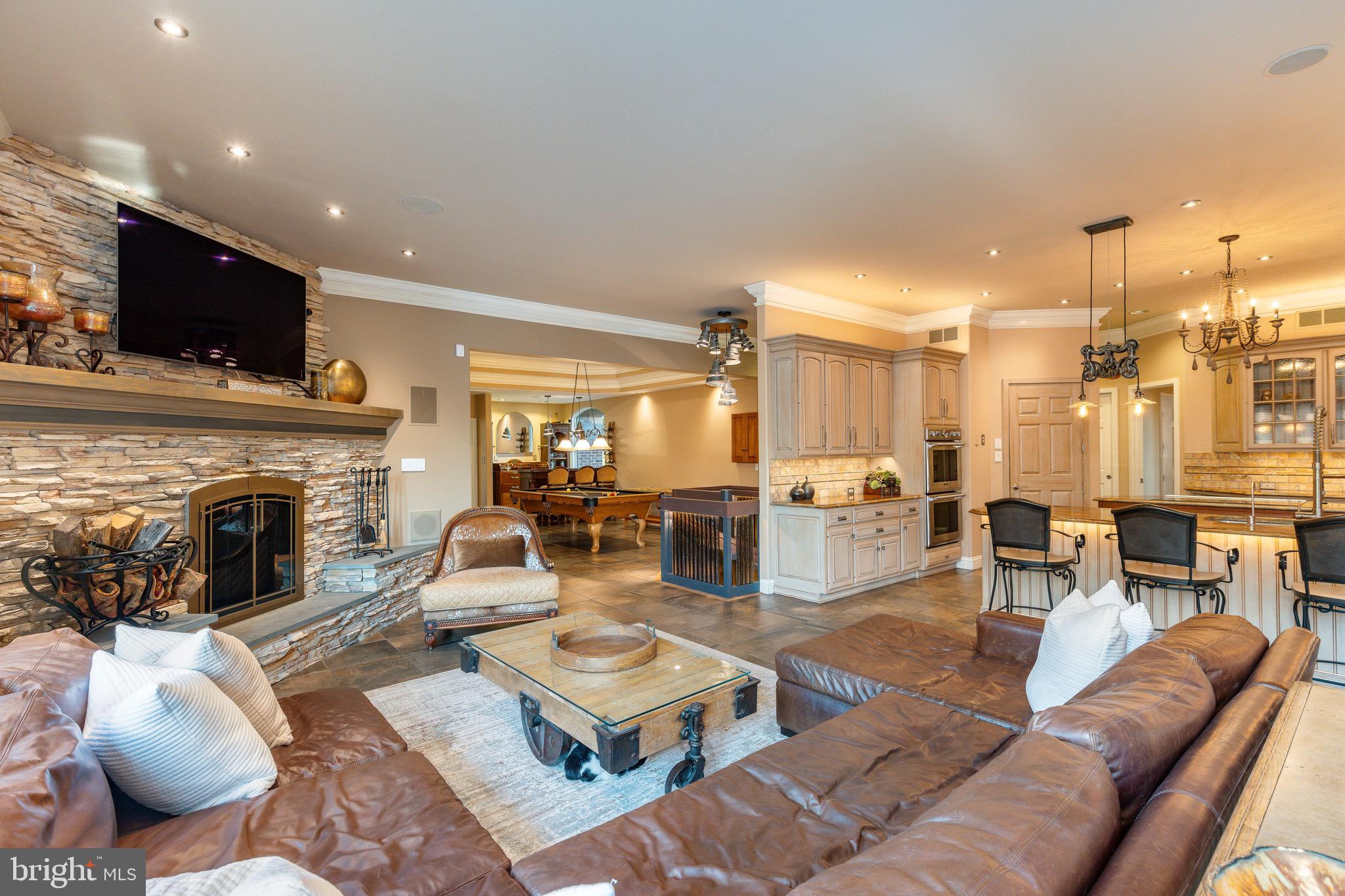 HILLTOWN - Residential