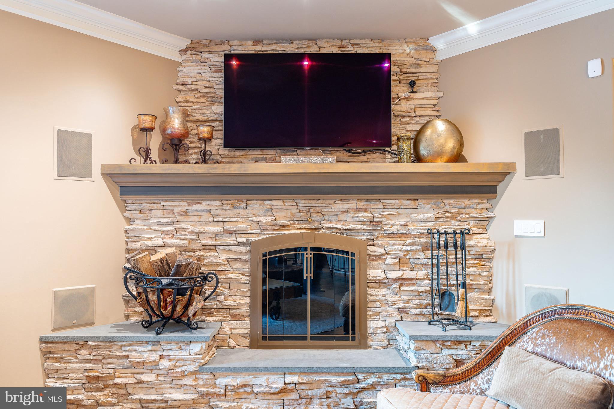 HILLTOWN - Residential