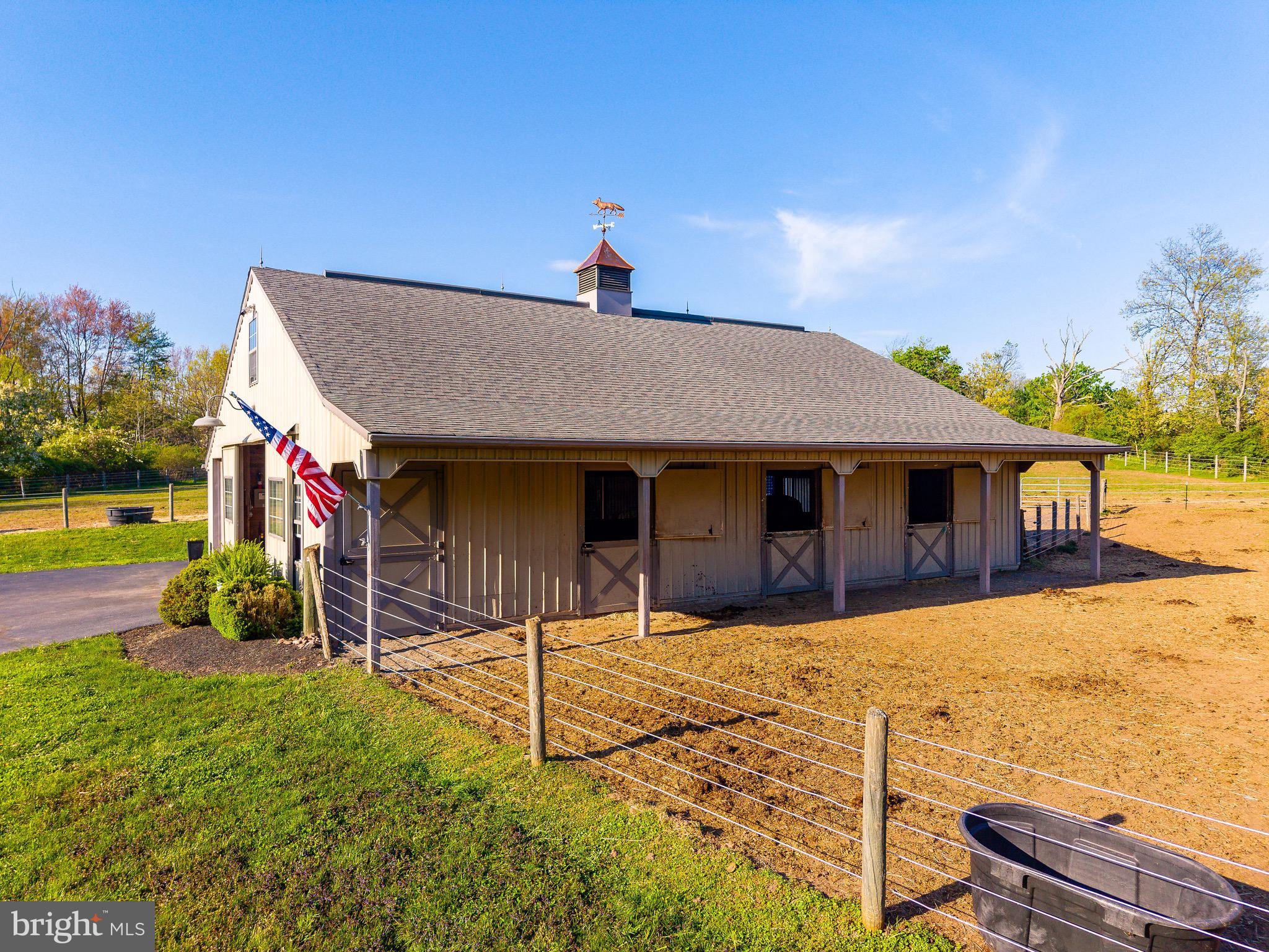 HILLTOWN - Residential