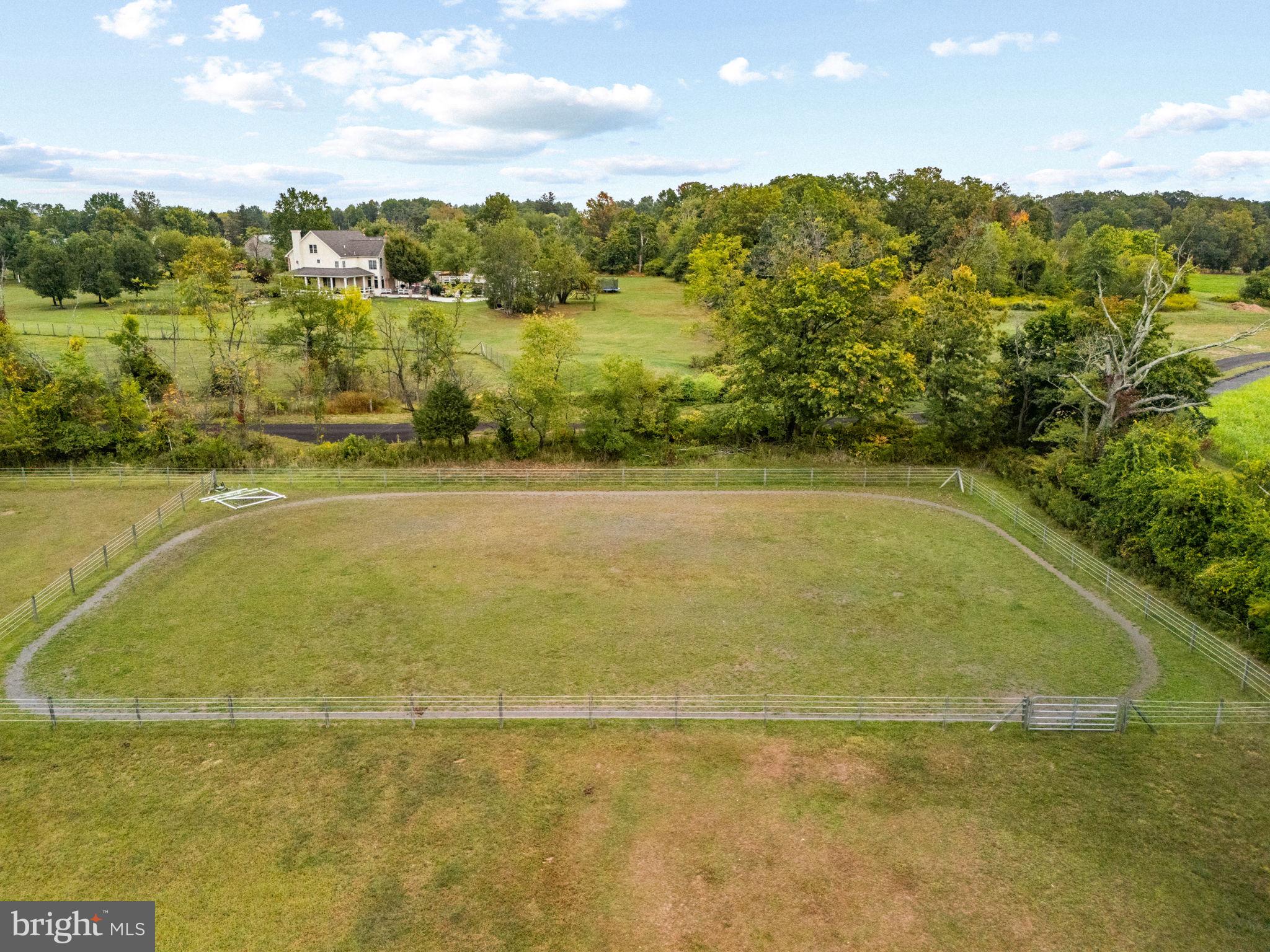 HILLTOWN - Residential