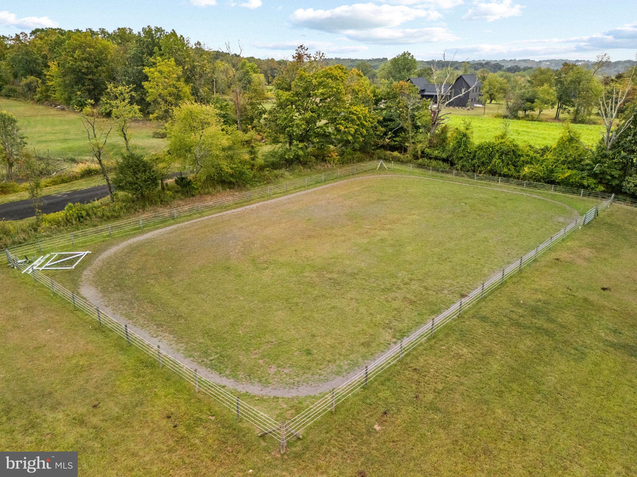 HILLTOWN - Residential
