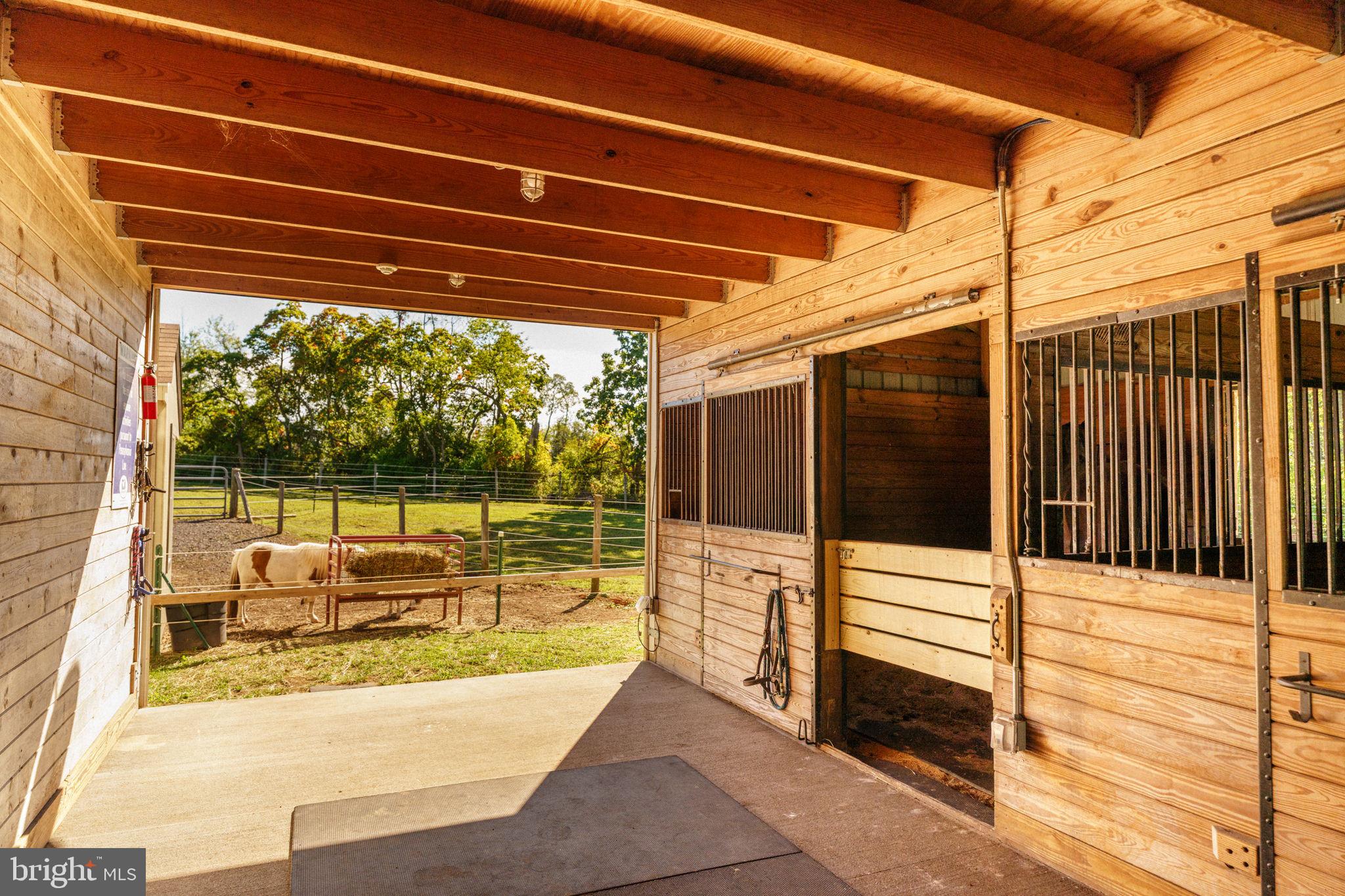 HILLTOWN - Residential