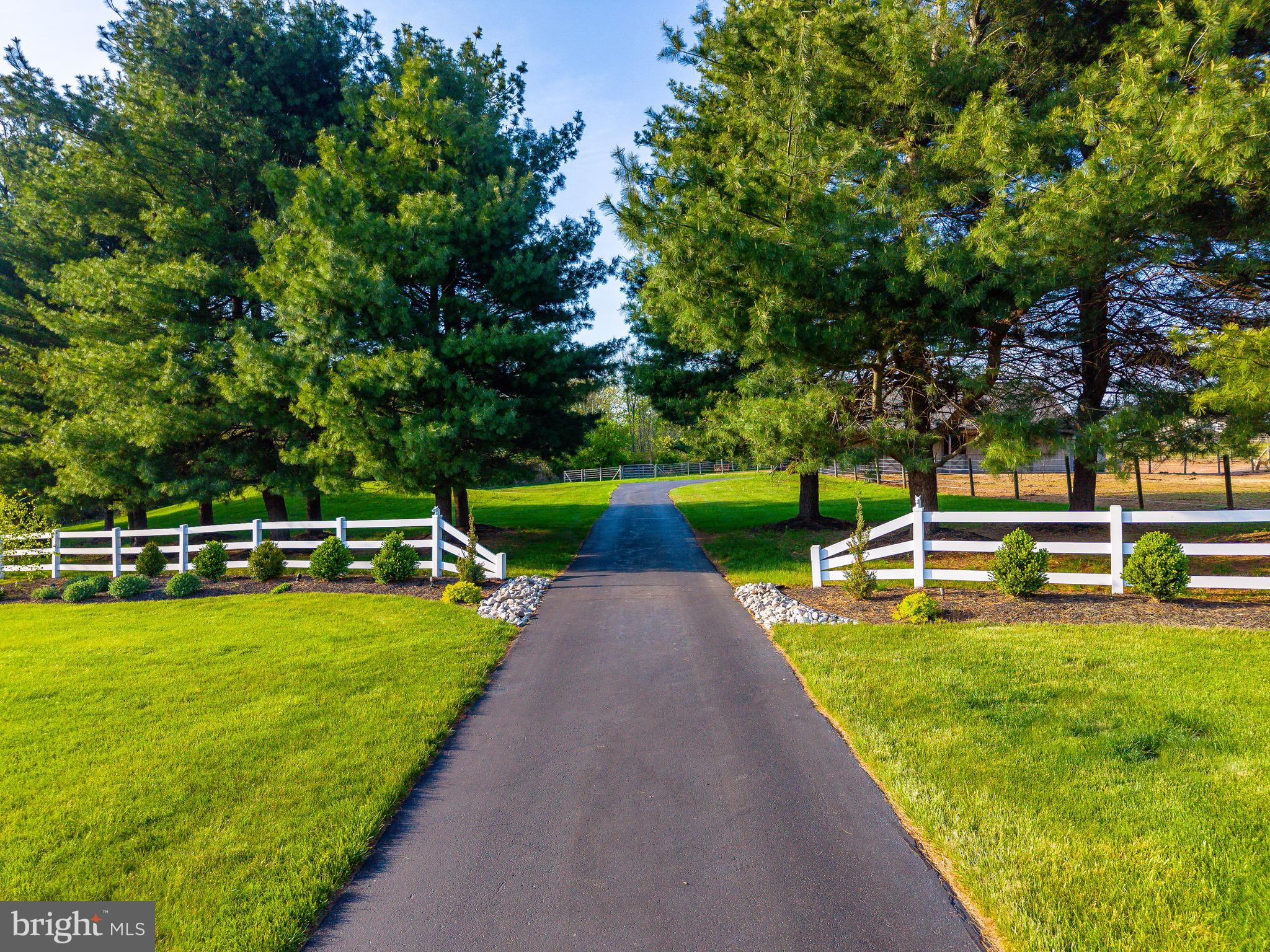 HILLTOWN - Residential