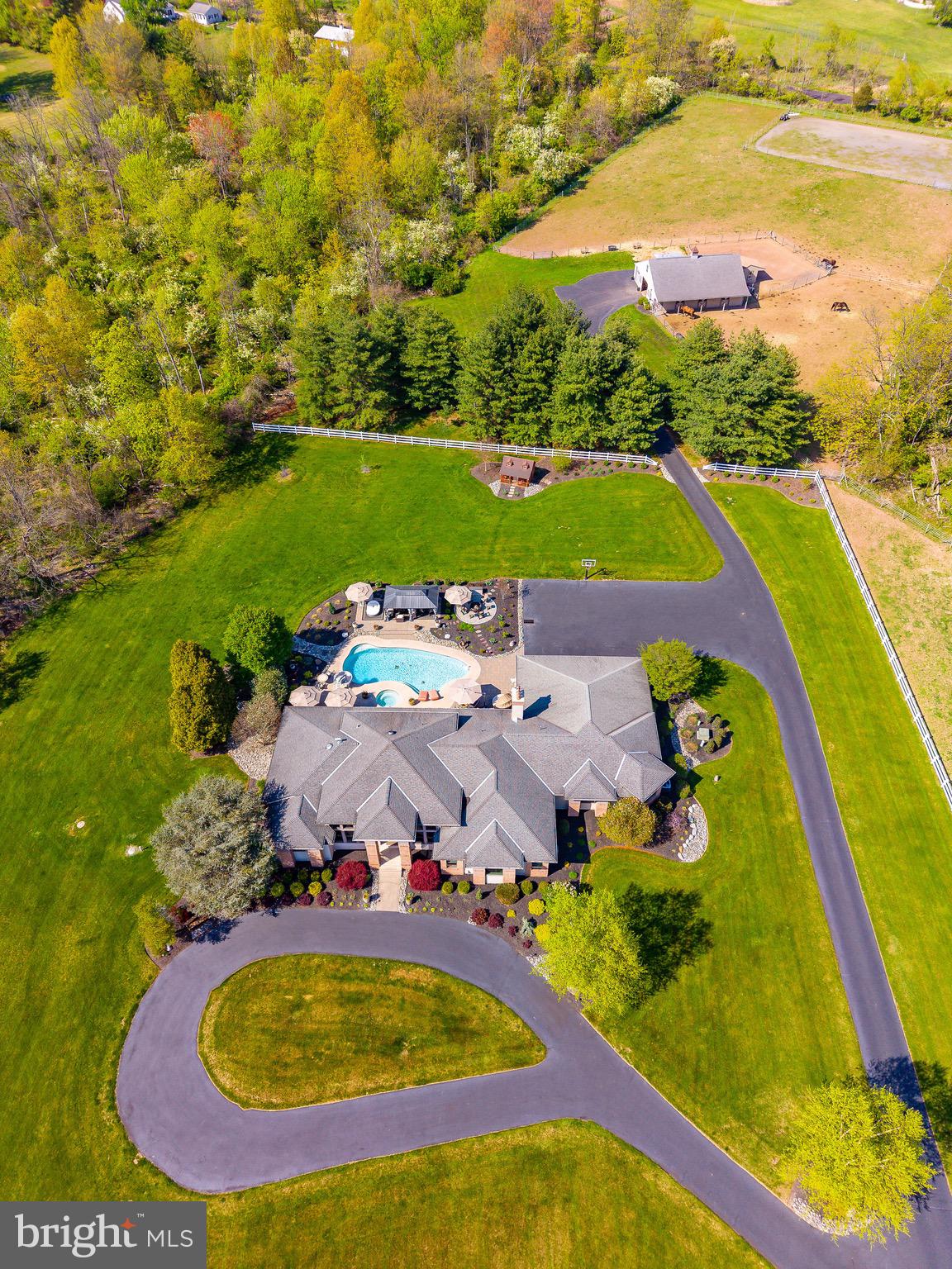 HILLTOWN - Residential