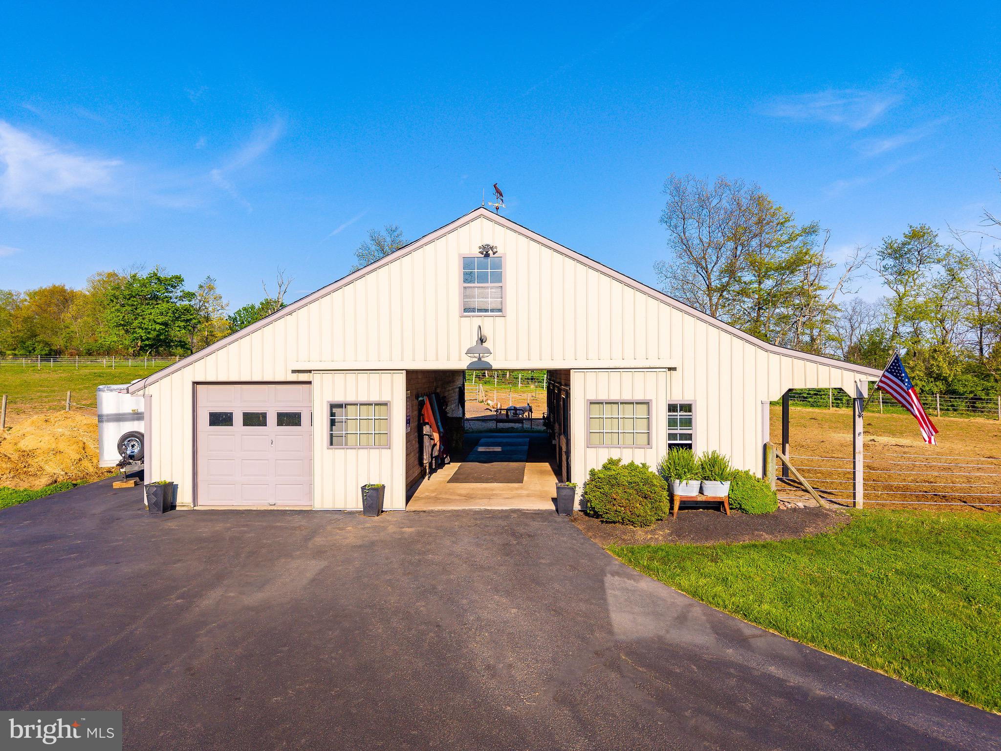 HILLTOWN - Residential