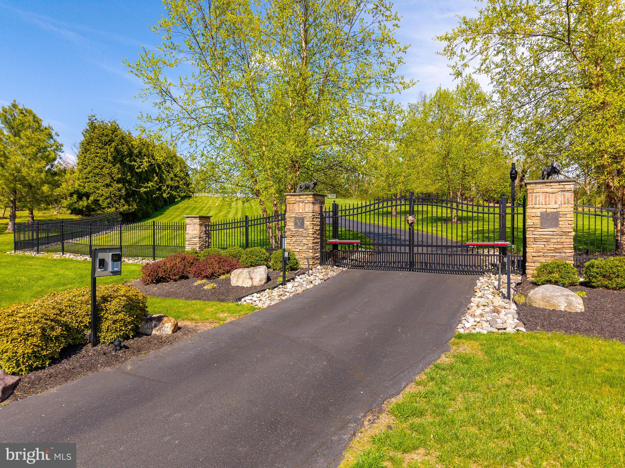 HILLTOWN - Residential