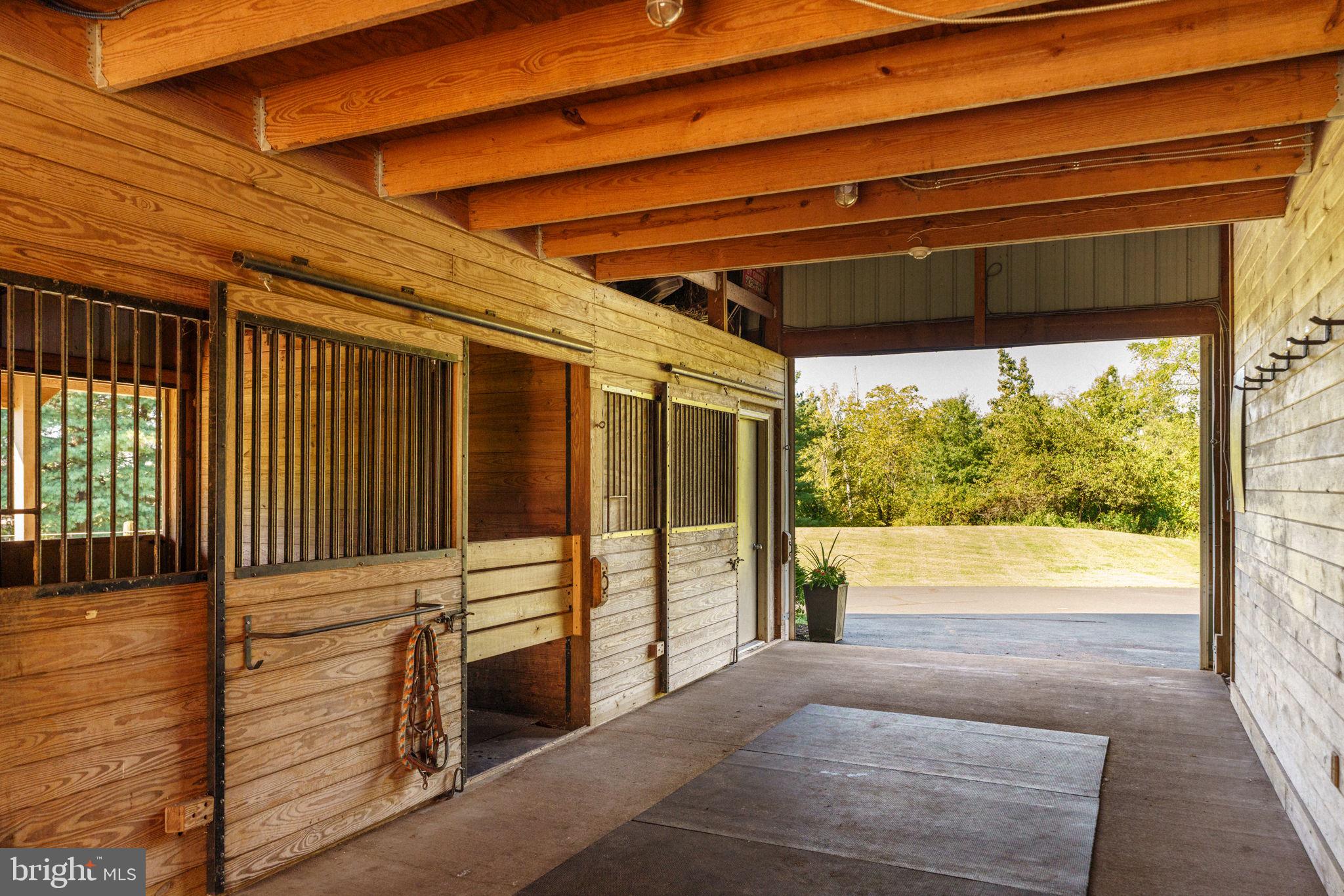 HILLTOWN - Residential